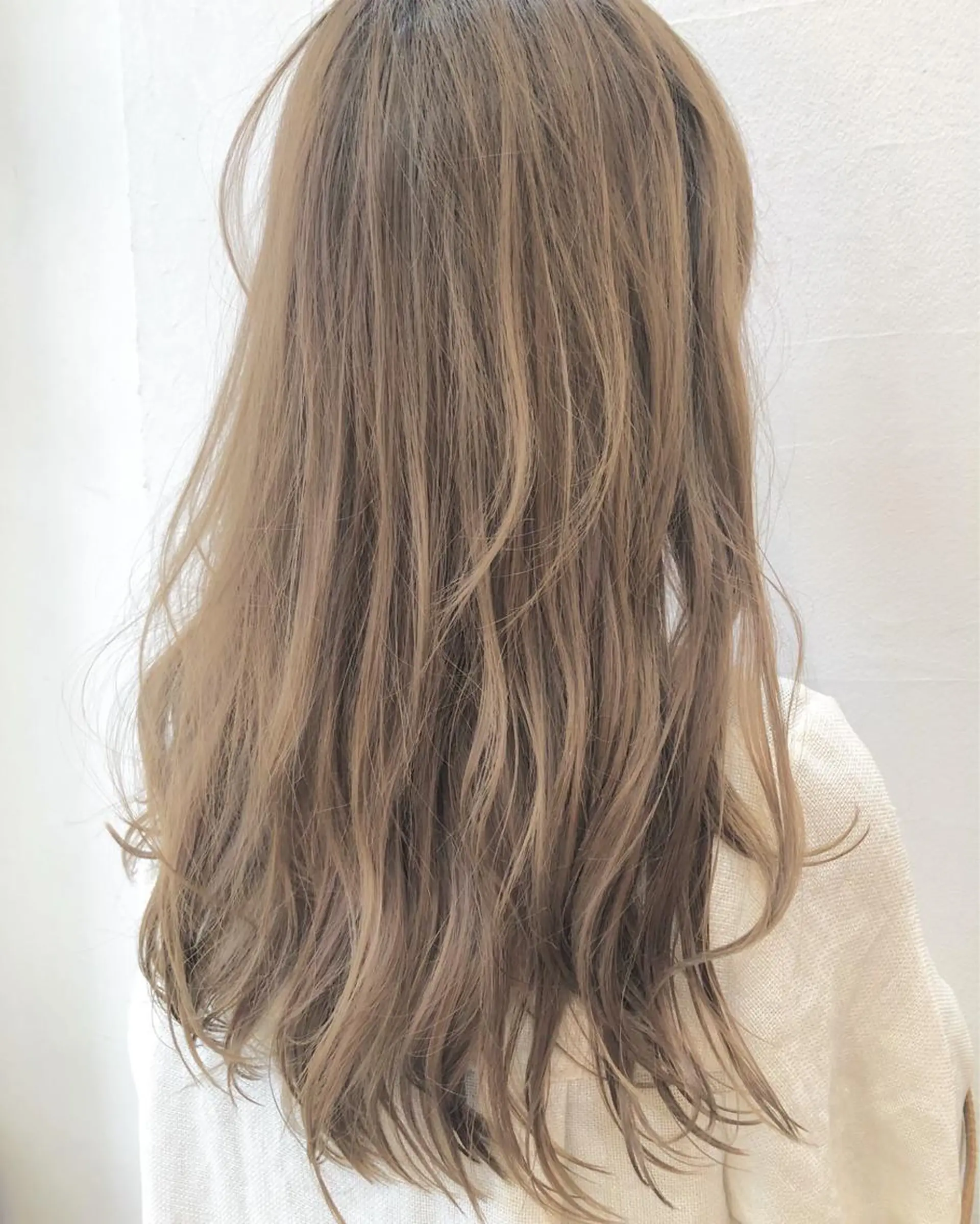 ロング カラー ヘアアレンジ ベージュカラー シアーベージュ レイヤーカット/ 田中 しょうのヘアスタイル