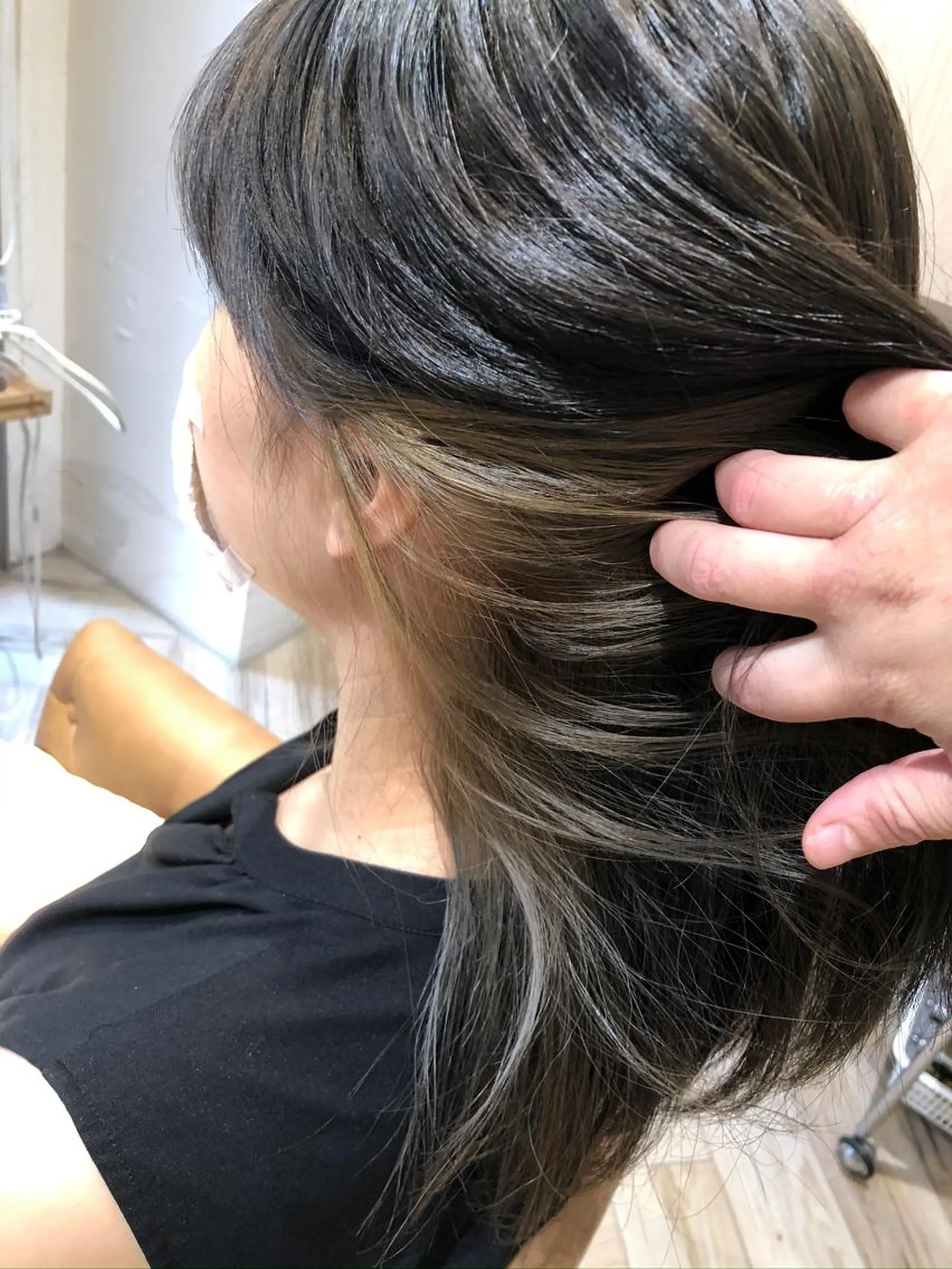 ロング カラー ベージュカラー インナーカラー 佐川 友里のヘアスタイル