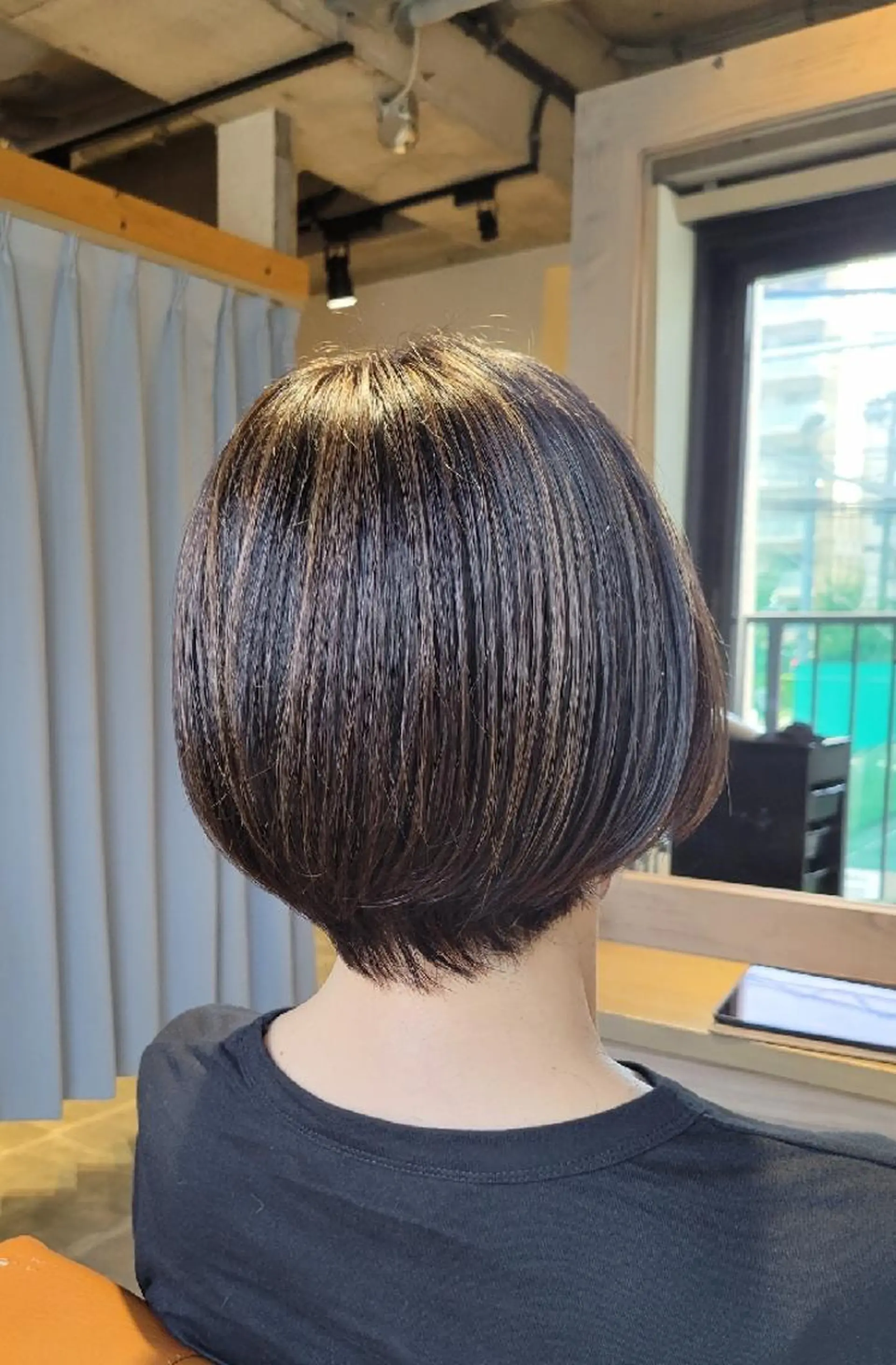 ショート カラー ハイライトカラー ハイライト カット ヘアカラー トリートメント alushe 岡 陽子のヘアスタイル