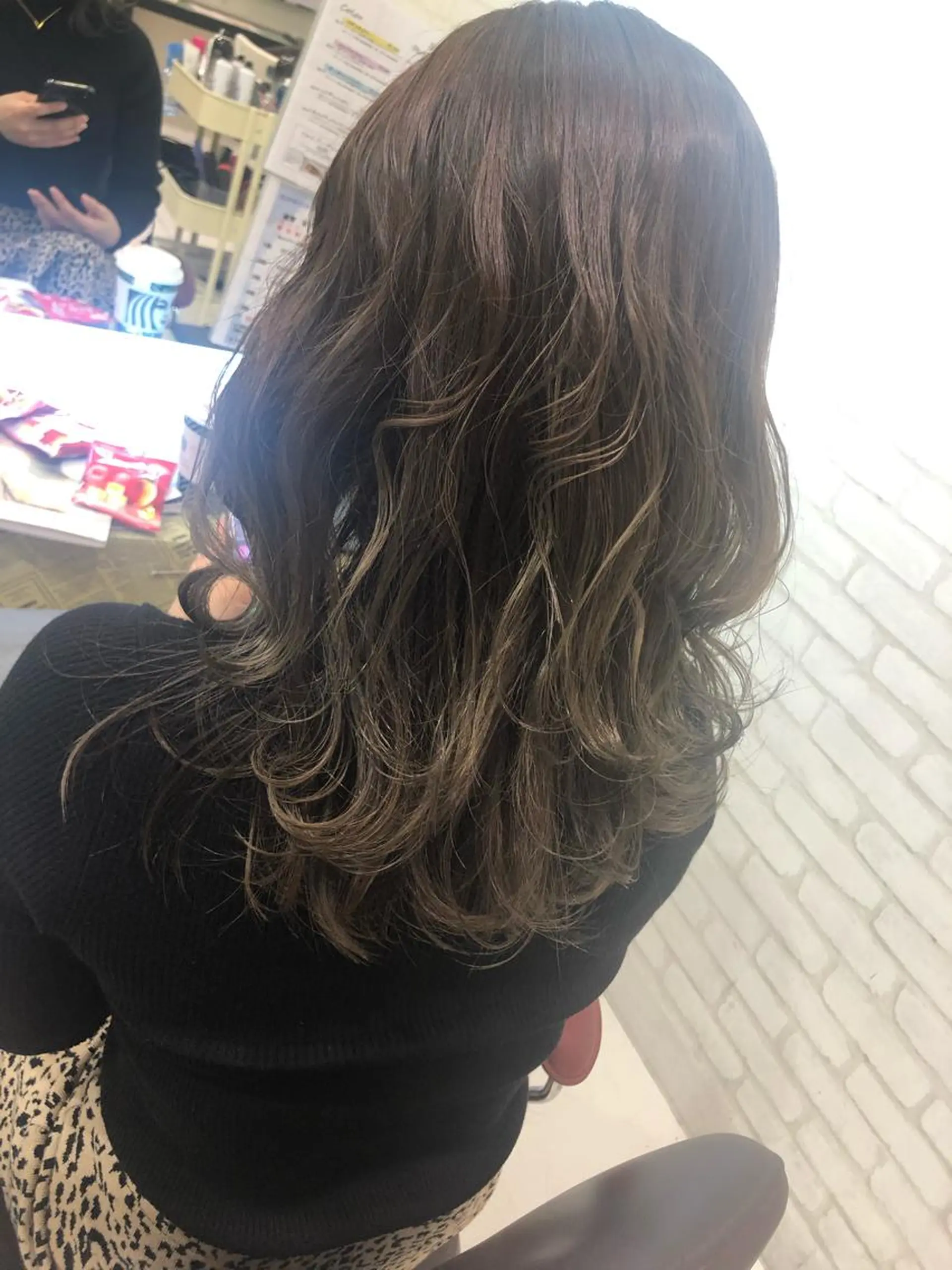 ミディアム カラー 高岡 杏実のヘアスタイル