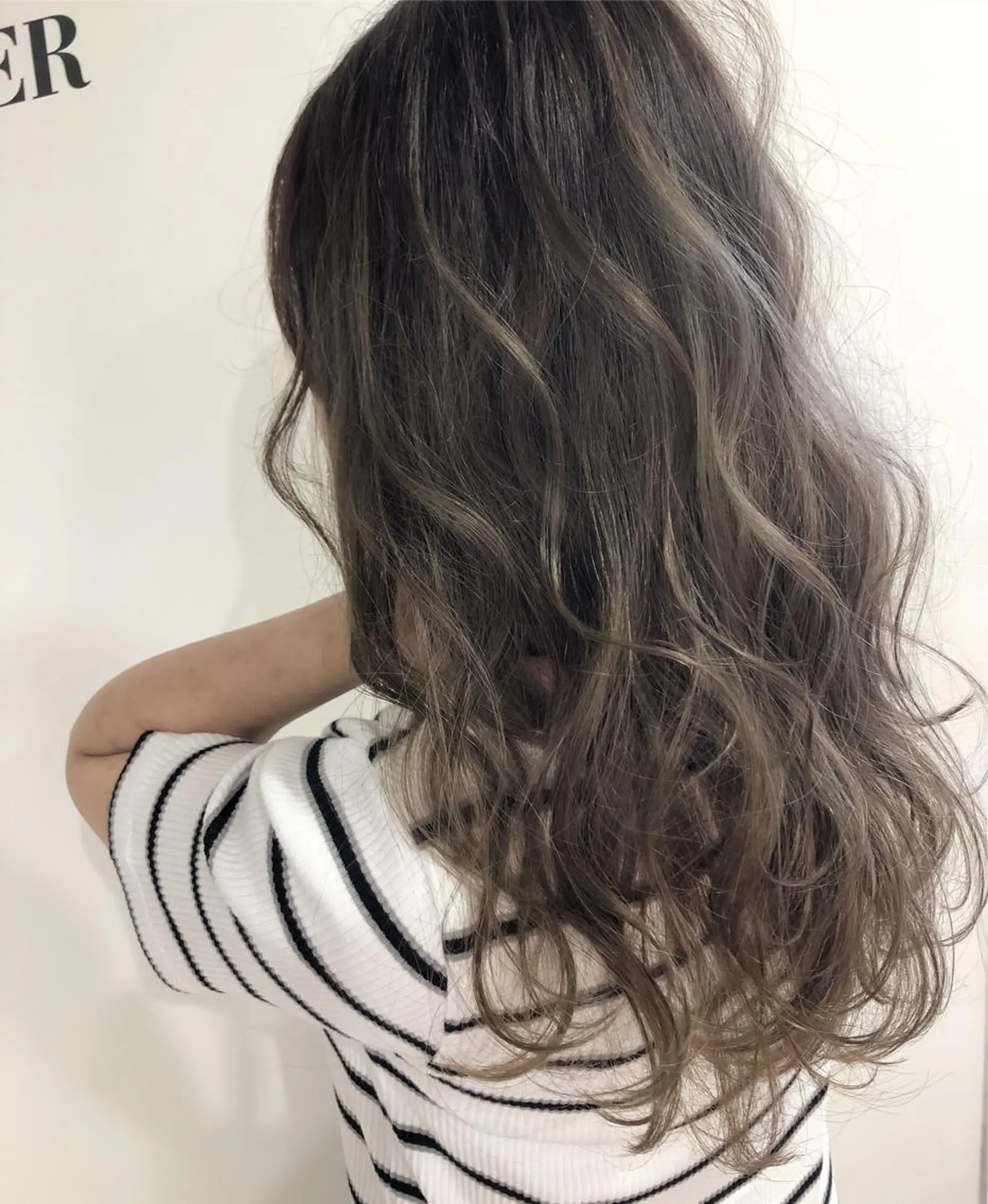 カラー グラデーションカラー ハイライトカラー カット ヘッドスパ 夜23時まで予約🉑 reverieあきらのヘアスタイル