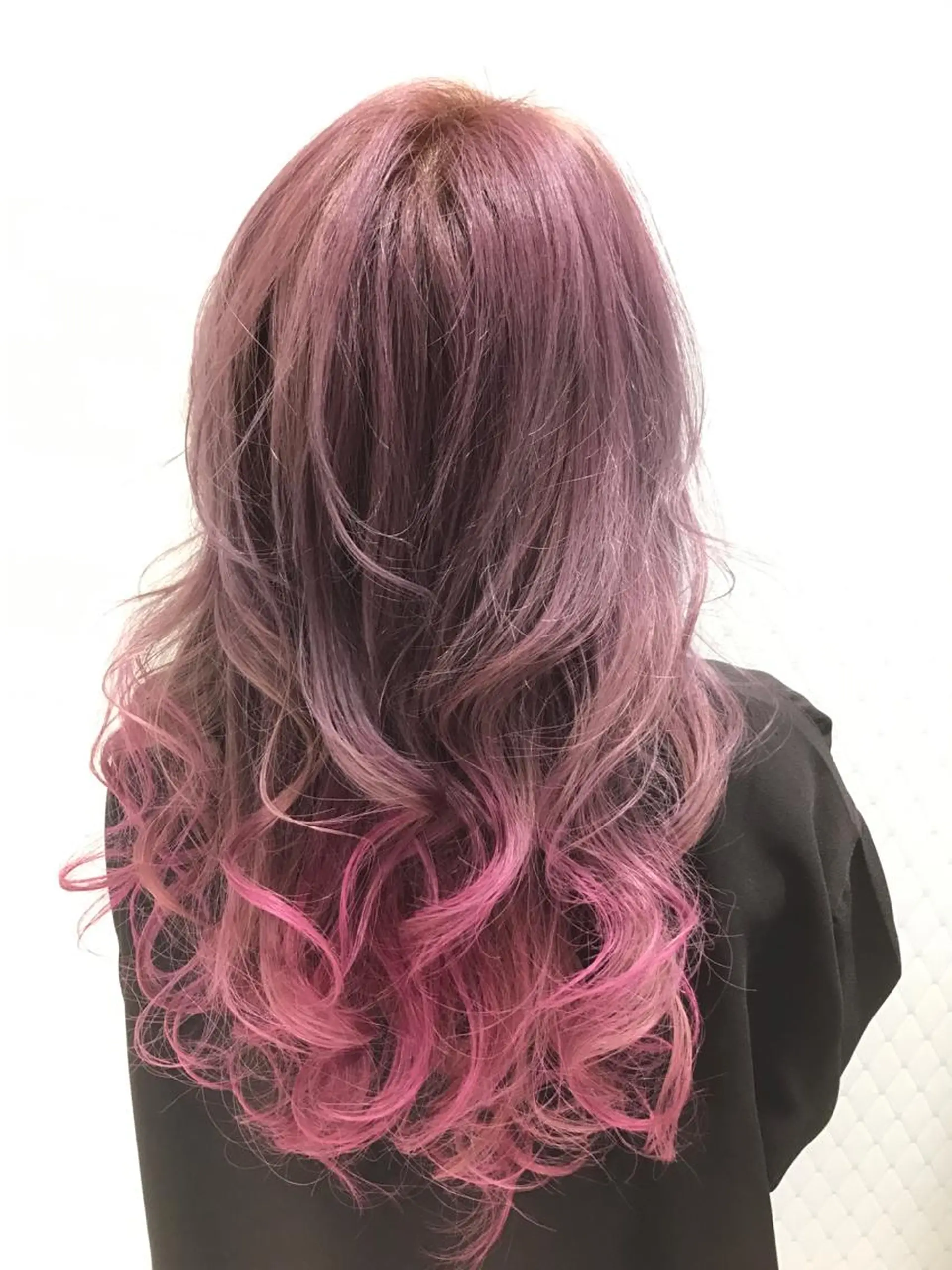 セミロング カラー グラデーションカラー ピンクカラー 難しい髪質の縮毛矯正 高岡/射水/髪質改善のヘアスタイル