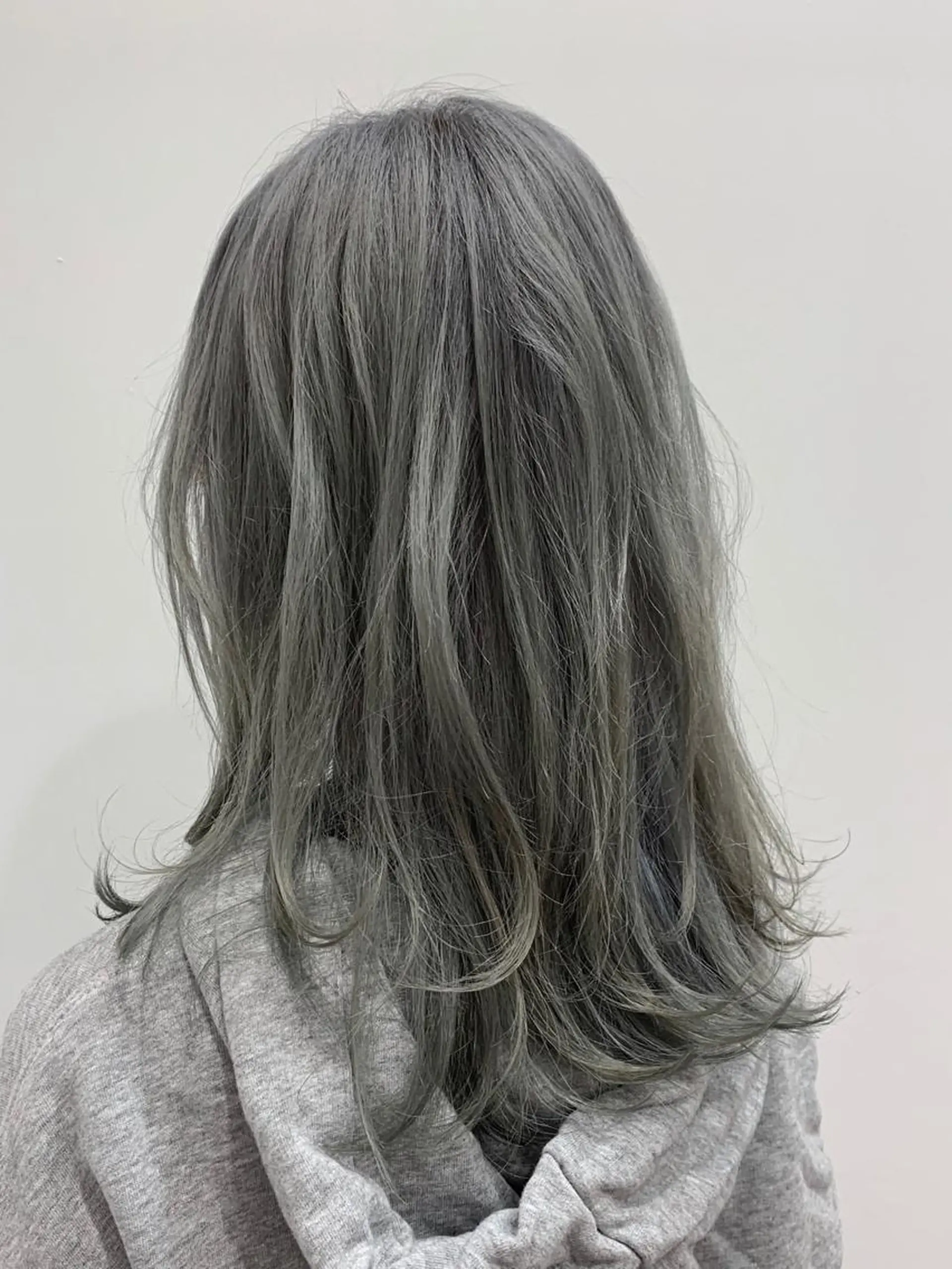 セミロング カラー 加藤 佑哉のヘアスタイル