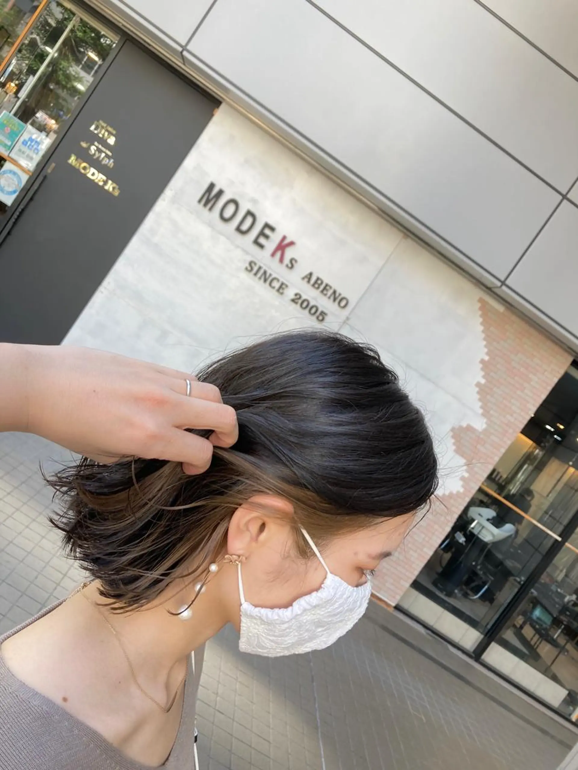 ショート カラー グレージュ インナーカラー ミルクティーグレージュ カット ヘアカラー トリートメント SHAFT Ieiriのヘアスタイル