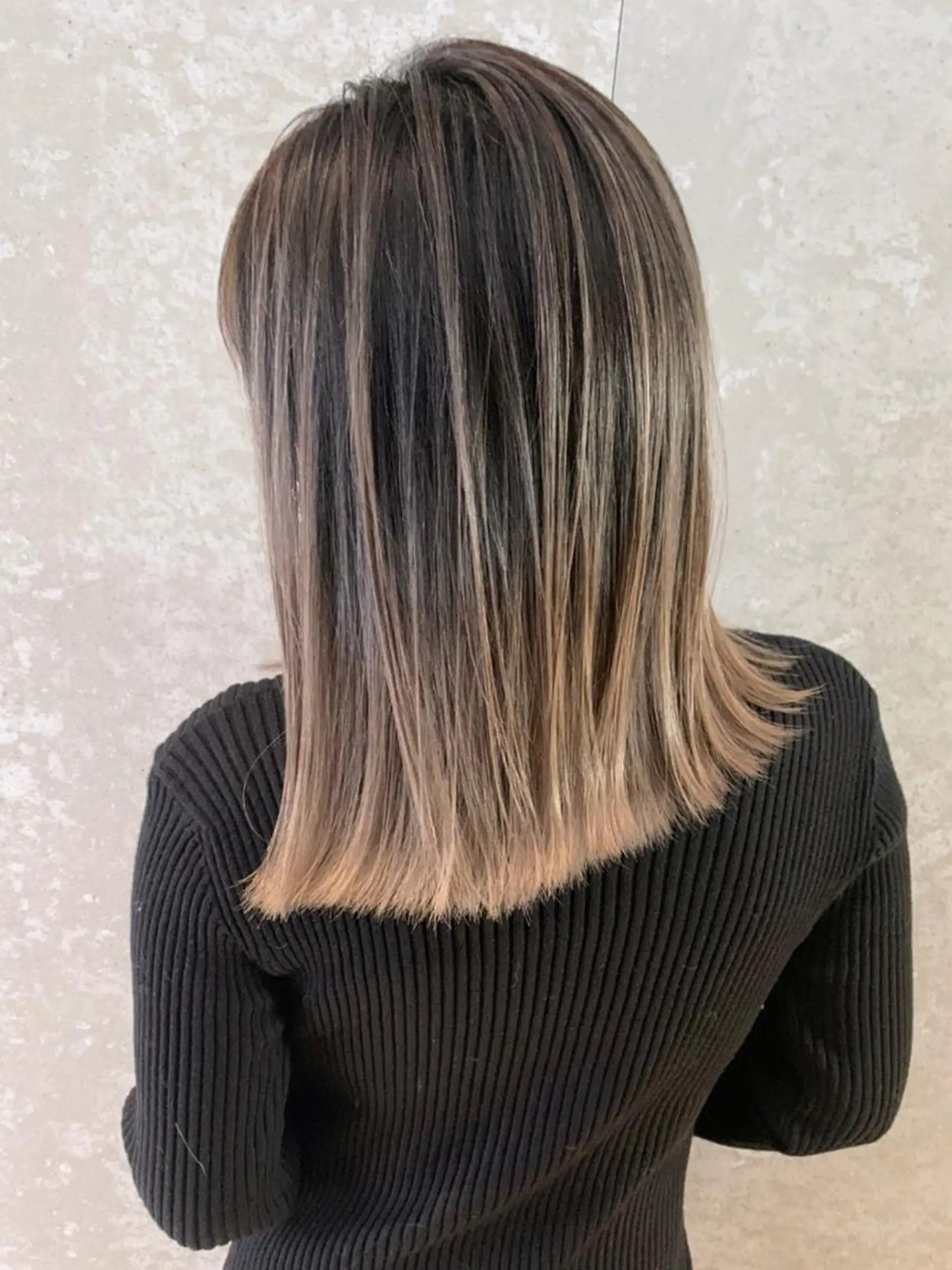 ミディアム カラー ハイライトカラー ハイライト カット ヘアカラー トリートメント ITbyALBUM 藤沢店のヘアスタイル