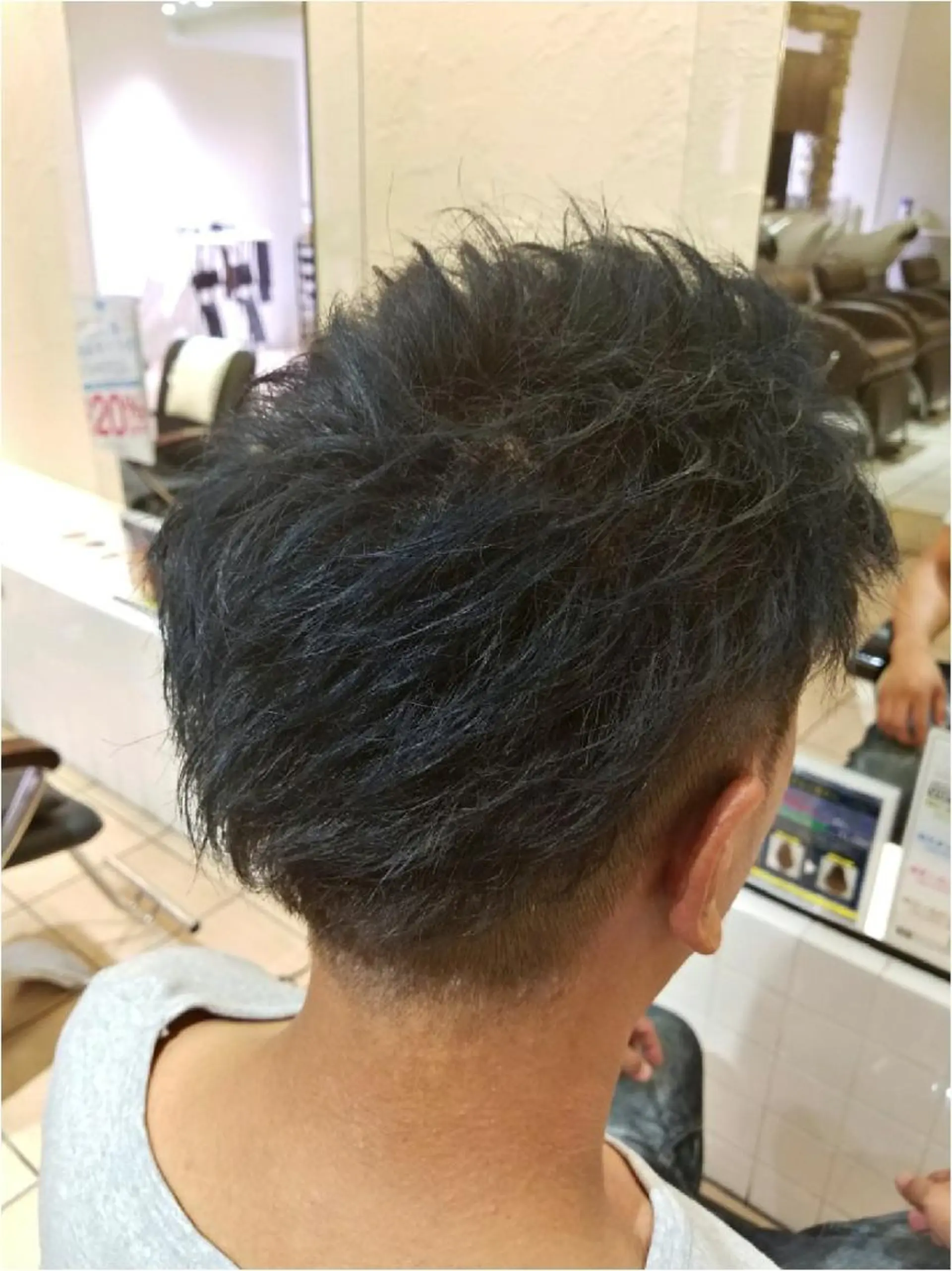 ショート カラー メンズ ネイビーカラー ショートヘア 【髪質改善美容師】t occa茨木篠原健太のヘアスタイル