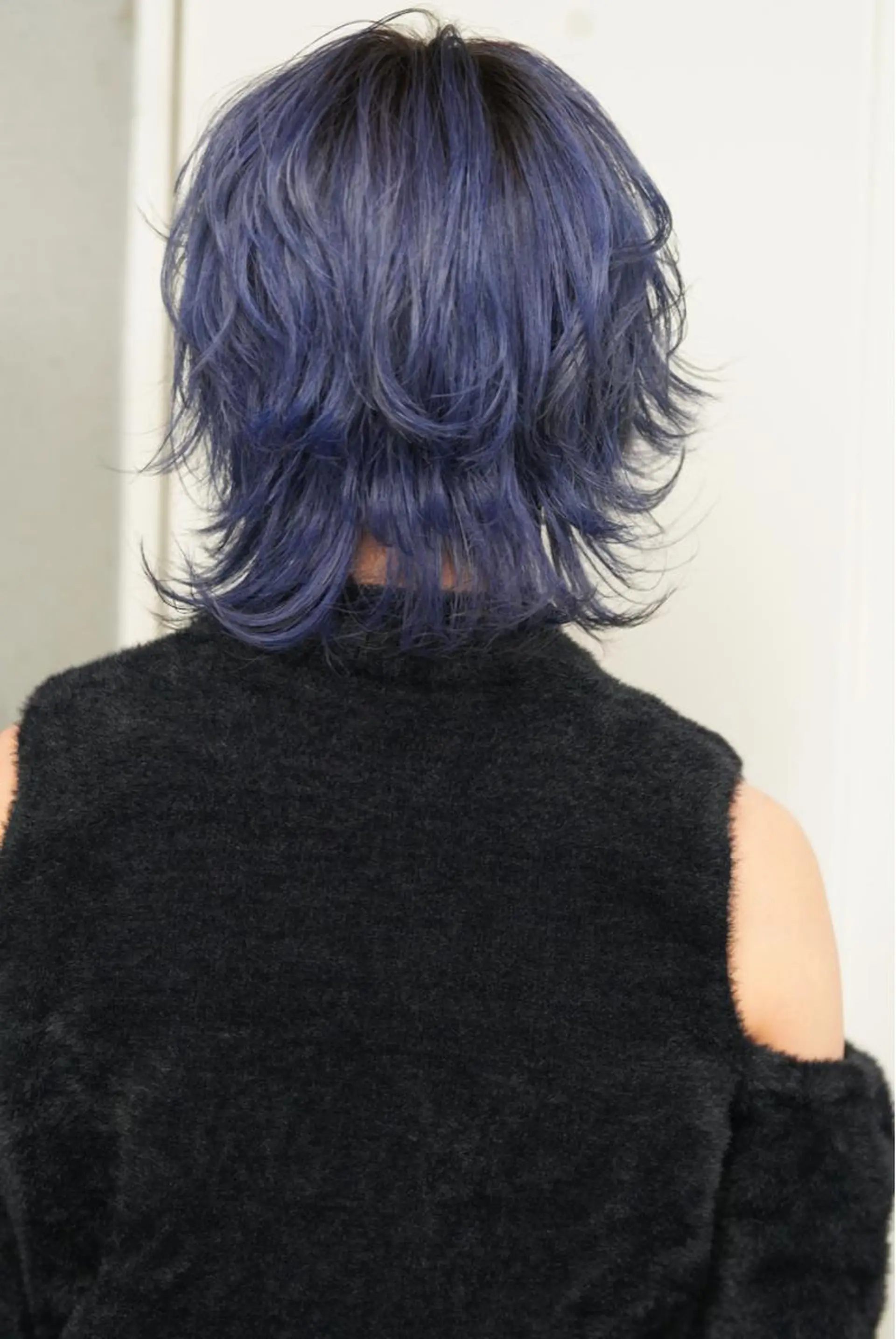 ミディアム カラー ネイビーカラー ウルフカット ハイトーン/レイヤー /ケアブリーチ石川治のヘアスタイル