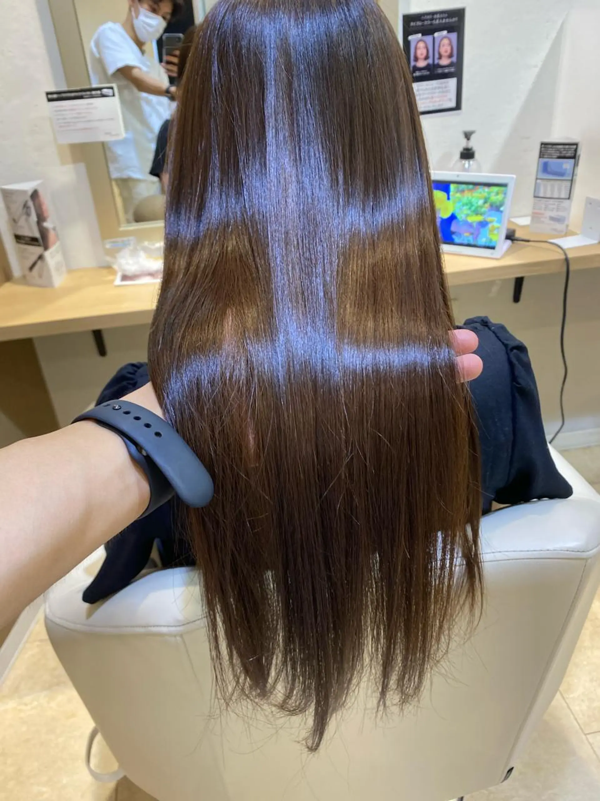 セミロング カラー パーマ ヘアアレンジ メンズ キッズ ネイル マツエク・マツパ メンズブリーチ メンズハイトーン 学生（メンズ向け） ブリーチ ハイトーンカラー 韓国🇰🇷レイヤー カットオリーブカラーのヘアスタイル