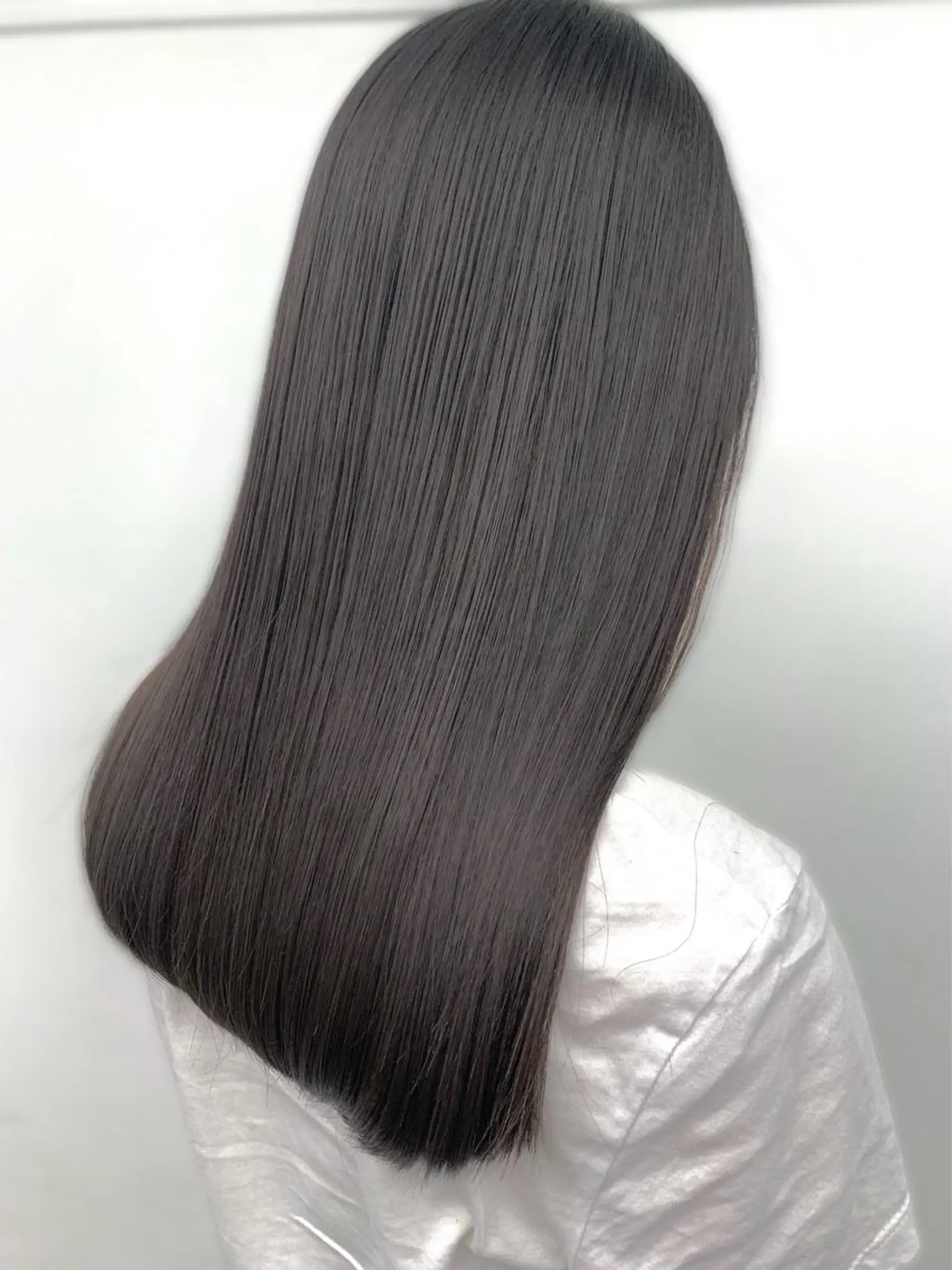 セミロング カラー アッシュ ベージュカラー 透明感カラー カット ヘアカラー トリートメント 鈴木 一貴のヘアスタイル