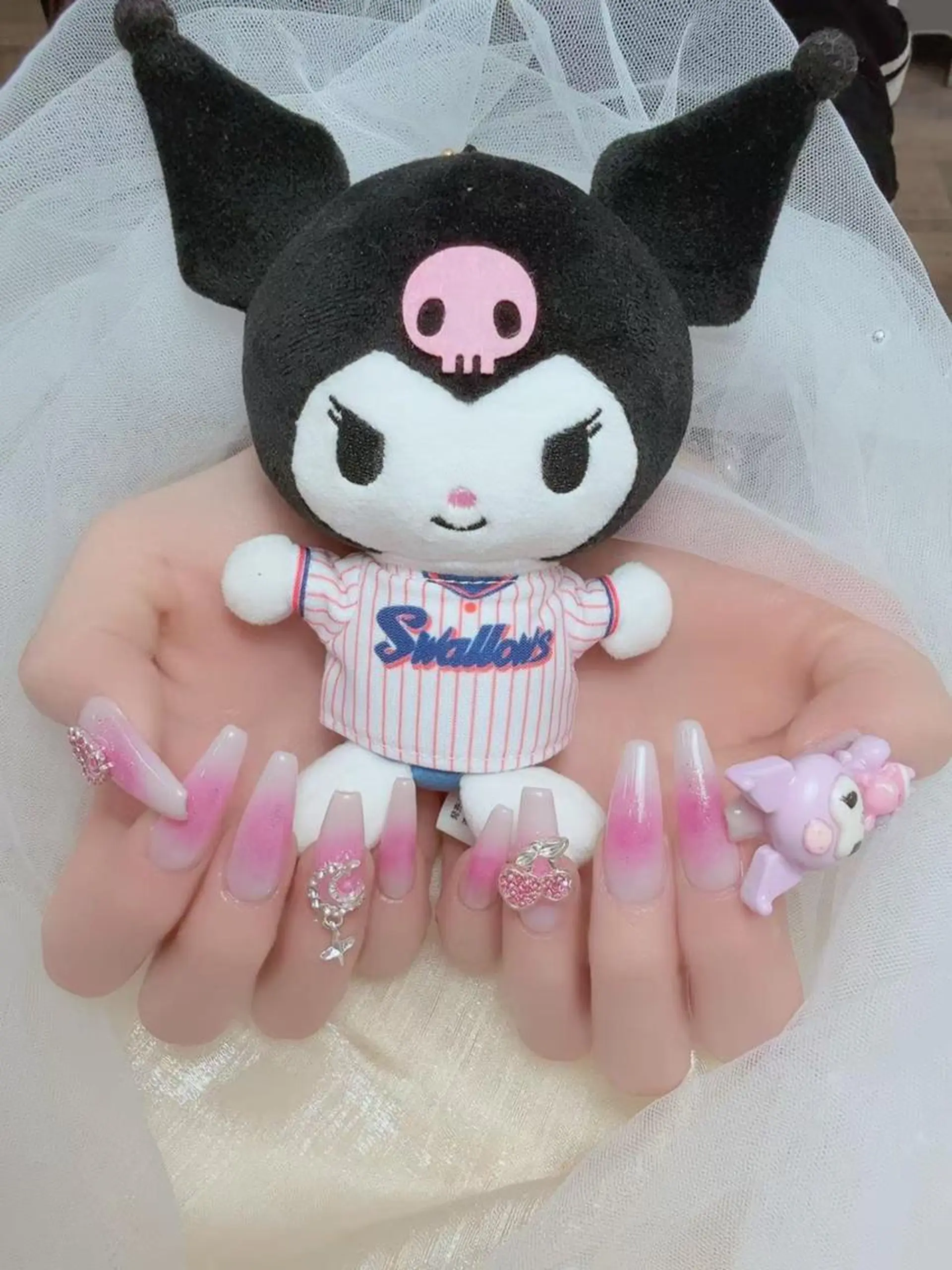 ネイル グラデーション 韓国ネイル ピンク シンプルネイル ハンドネイル チョウ チョウのネイルデザイン