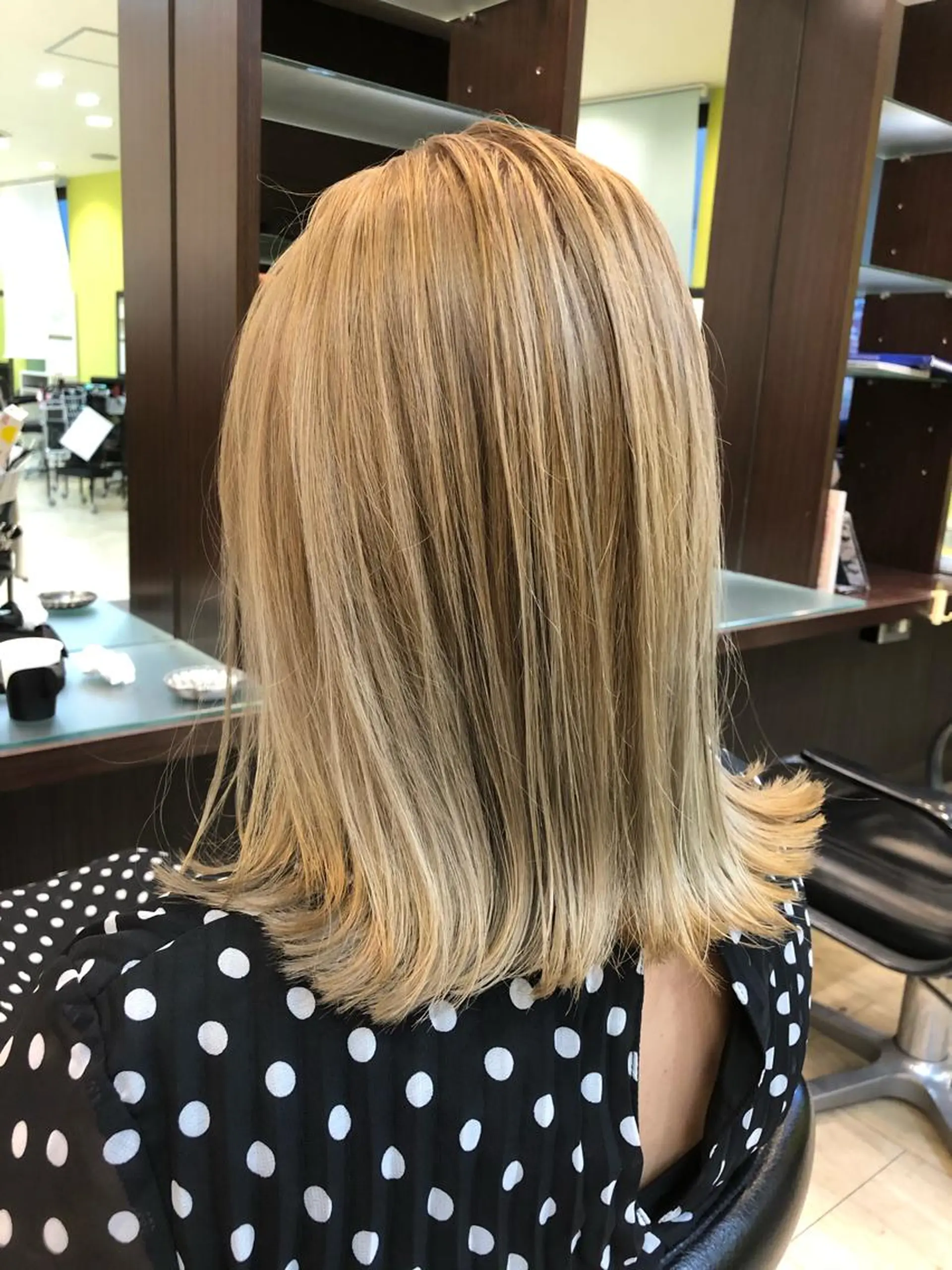 ミディアム ボブ 外国人風カラー ハイライト レイヤーカット ヘアカラー yasu ヤスのヘアスタイル