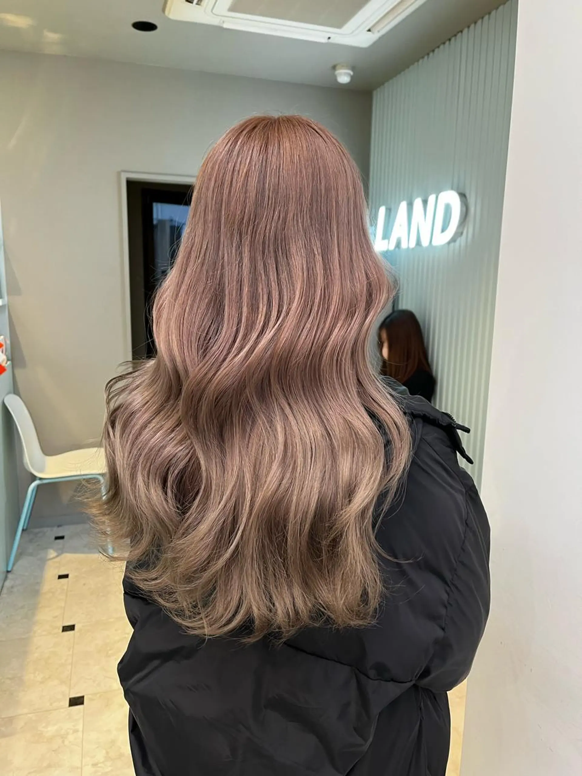 セミロング カラー ヘアカラー ブリーチカラー 🩵MIZUKIのヘアスタイル