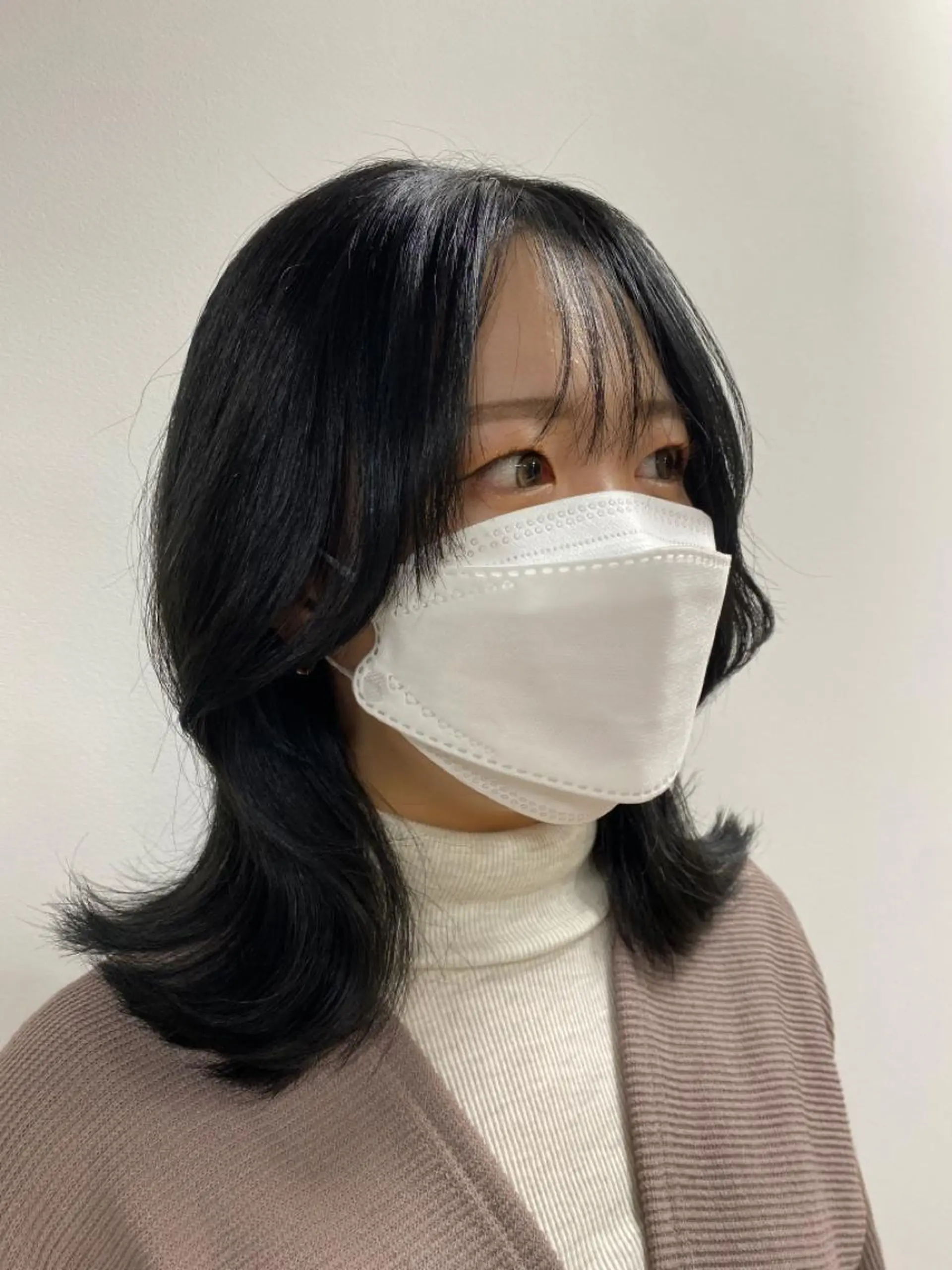 ミディアム カラー 黒髪 ブリーチ ブルーカラー ブルーブラック ブリーチなしカラー カット ヘアカラー トリートメント 和歌山韓国ヘア🌙 MOEのヘアスタイル