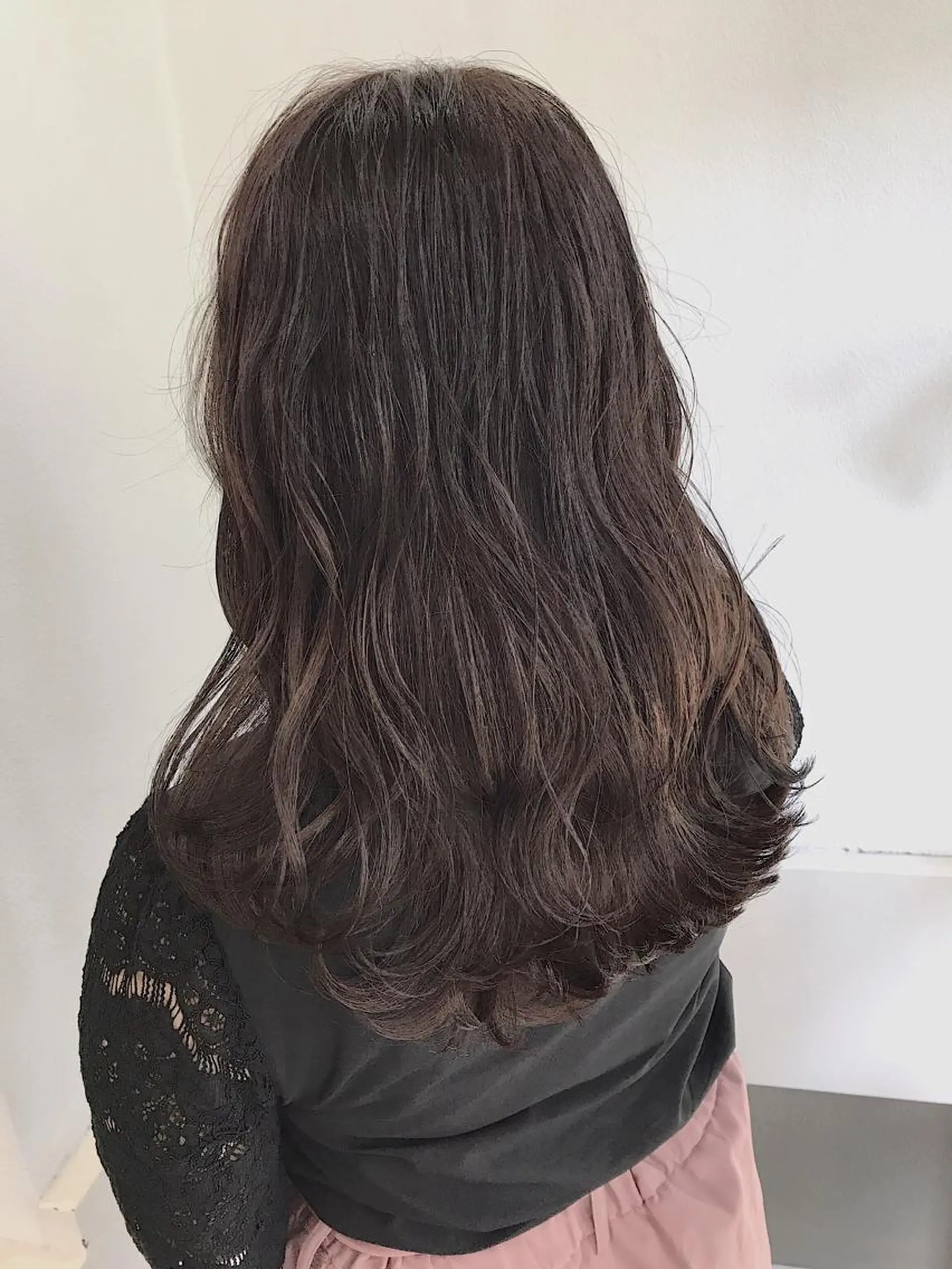 セミロング カラー アッシュ ベージュカラー lani ブリーチ /ダブルカラーのヘアスタイル