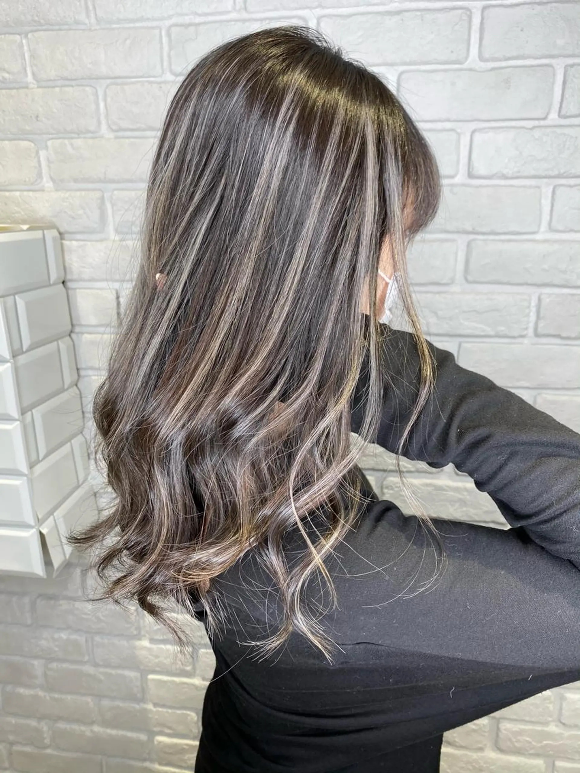 セミロング カラー ハイライトカラー ハイライト 森本 笑のヘアスタイル