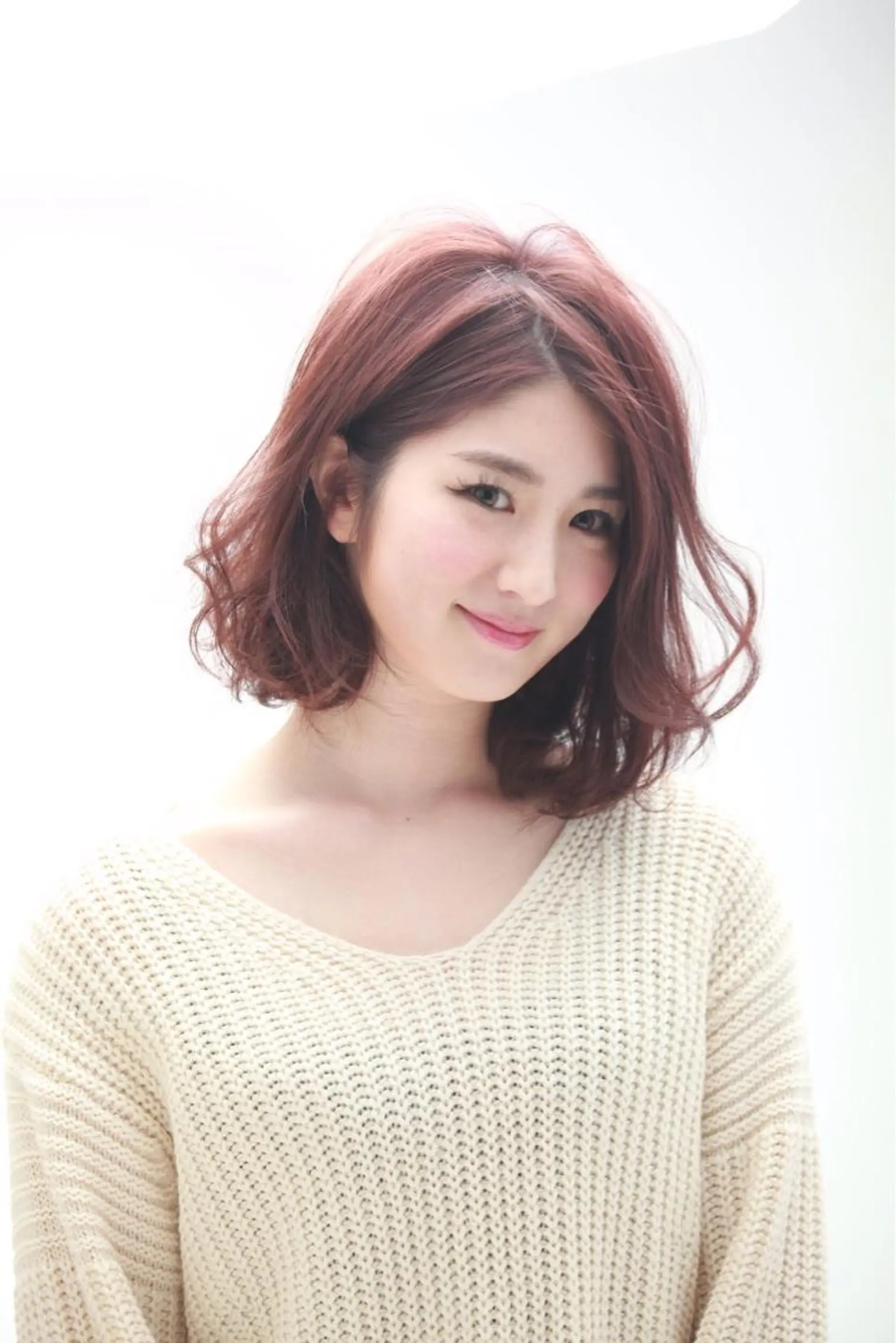 ミディアム ブリーチ/ハイトーン SERINAのヘアスタイル