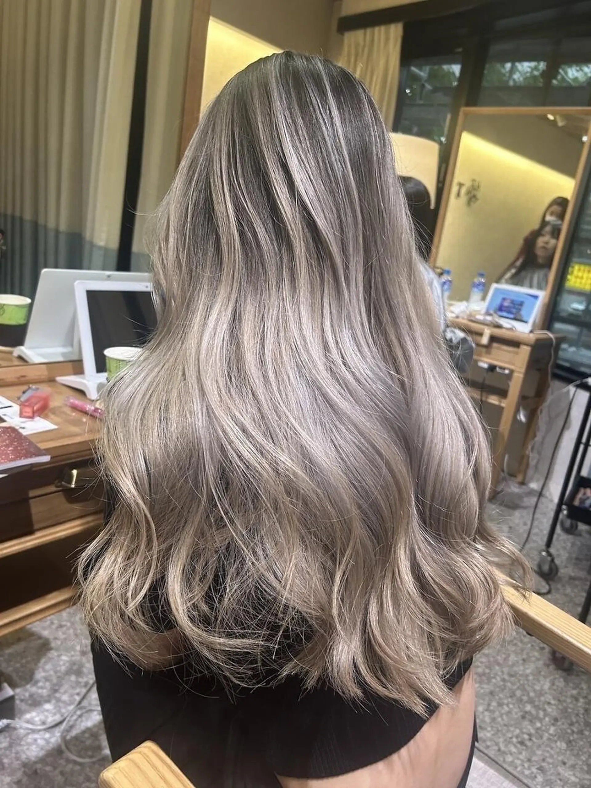 カラー ロング ブリーチ ブラウンカラー ショコラブラウン ダブルカラー ブリーチなしカラー TIGRE tenjinのヘアスタイル