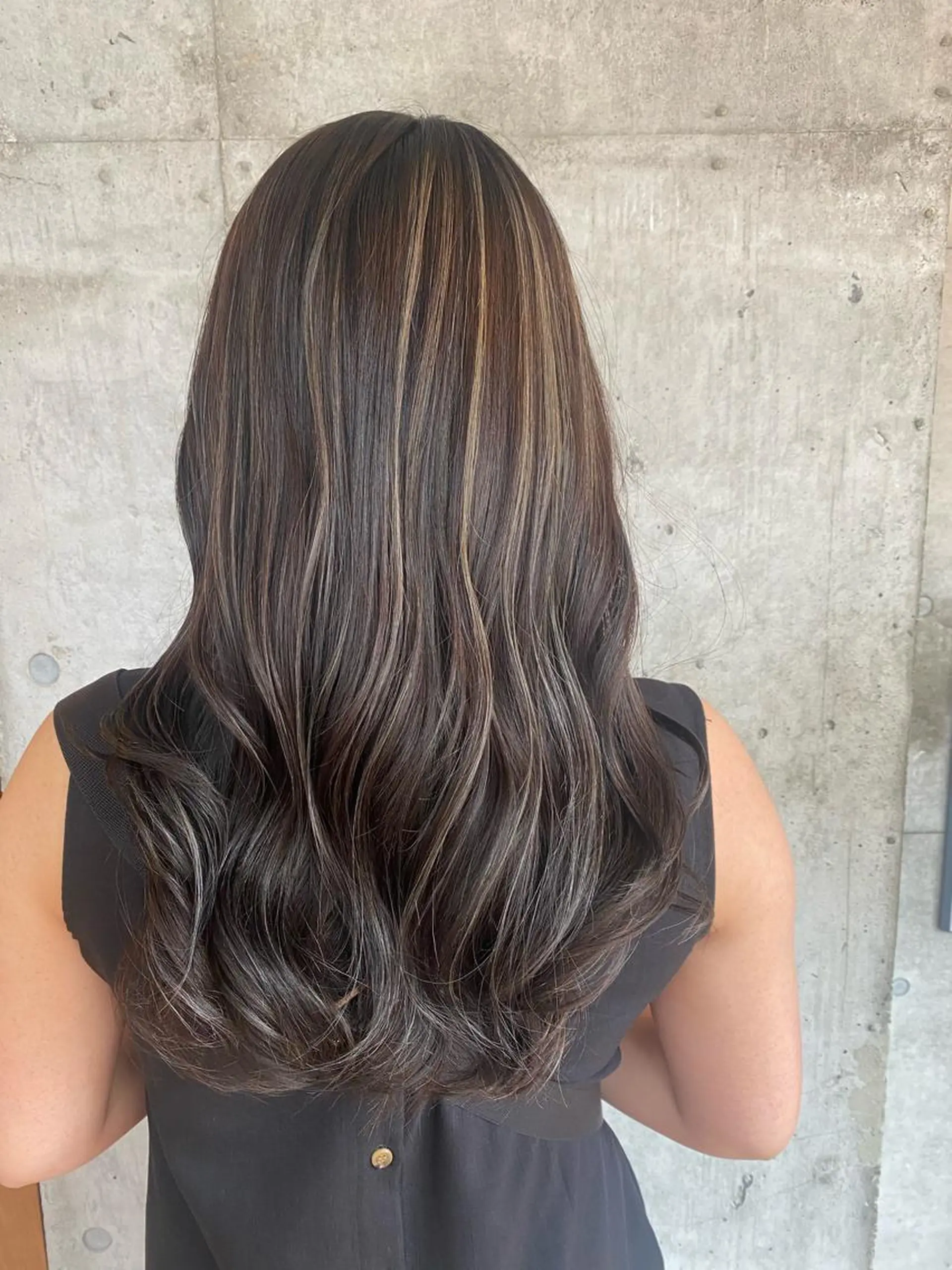 ミディアム 🌷横浜/レイヤー /艶カラー🌷のヘアスタイル