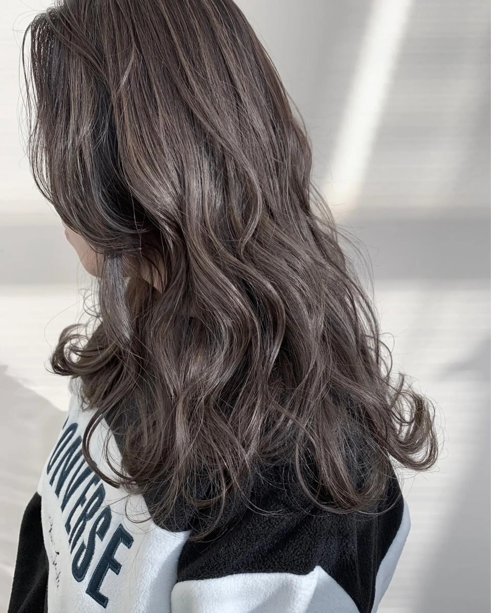 ロング カラー グレージュ Beach 代表 KENTAのヘアスタイル