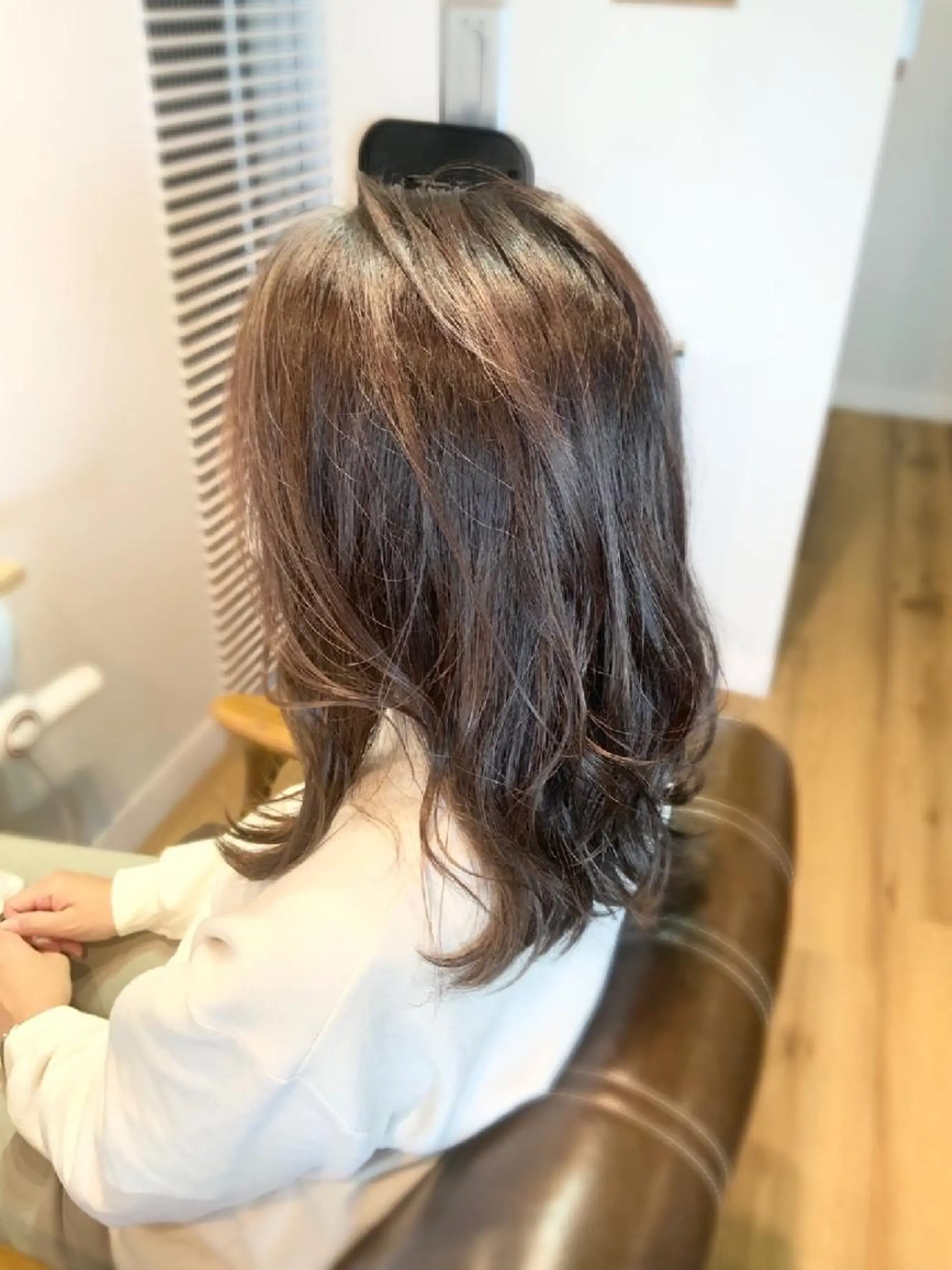 カラー グレージュ ハイライトカラー ラベンダーカラー ラベンダーグレージュ ラベンダーグレー 堀 望美のヘアスタイル