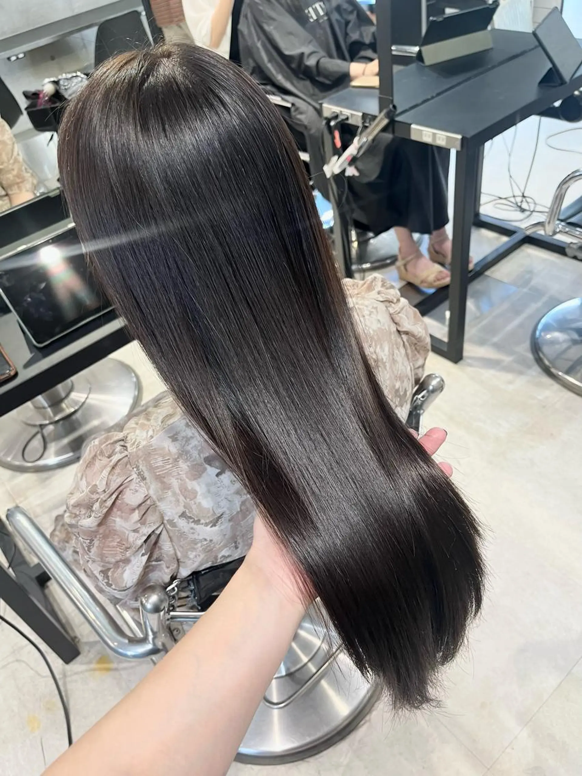 ロング カラー パーマ ヘアアレンジ ヘアカラー トリートメント 透明感/オリーブ/ グレージュ/YUKAのヘアスタイル