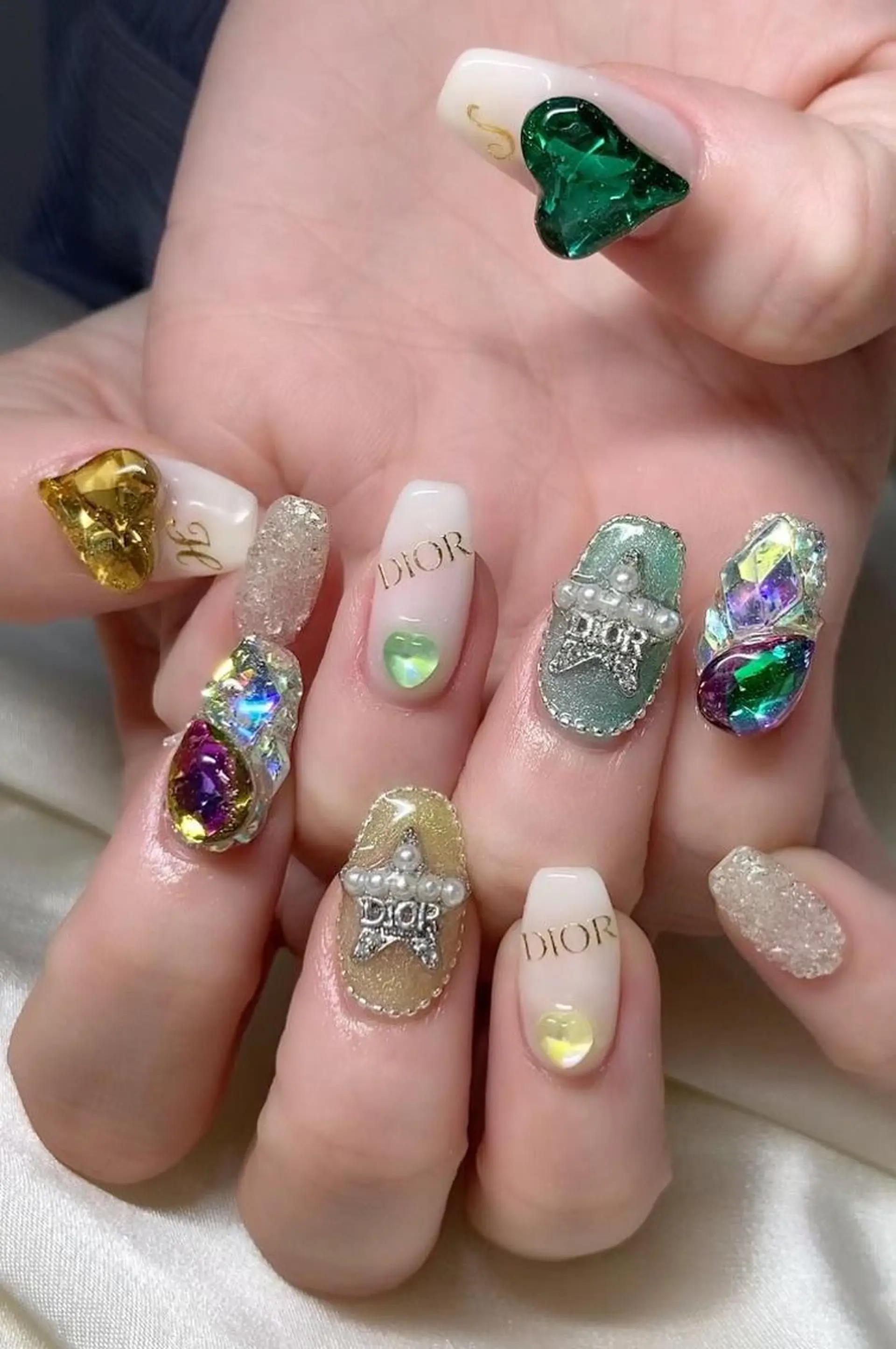 ネイル マツエク・マツパ アイブロウ 韓国風マツエク パリジェンヌラッシュリフト まつげパーマ ワンホンマツエク 長さ出し ハンドネイル Nail&eye Belire 新宿のネイルデザイン