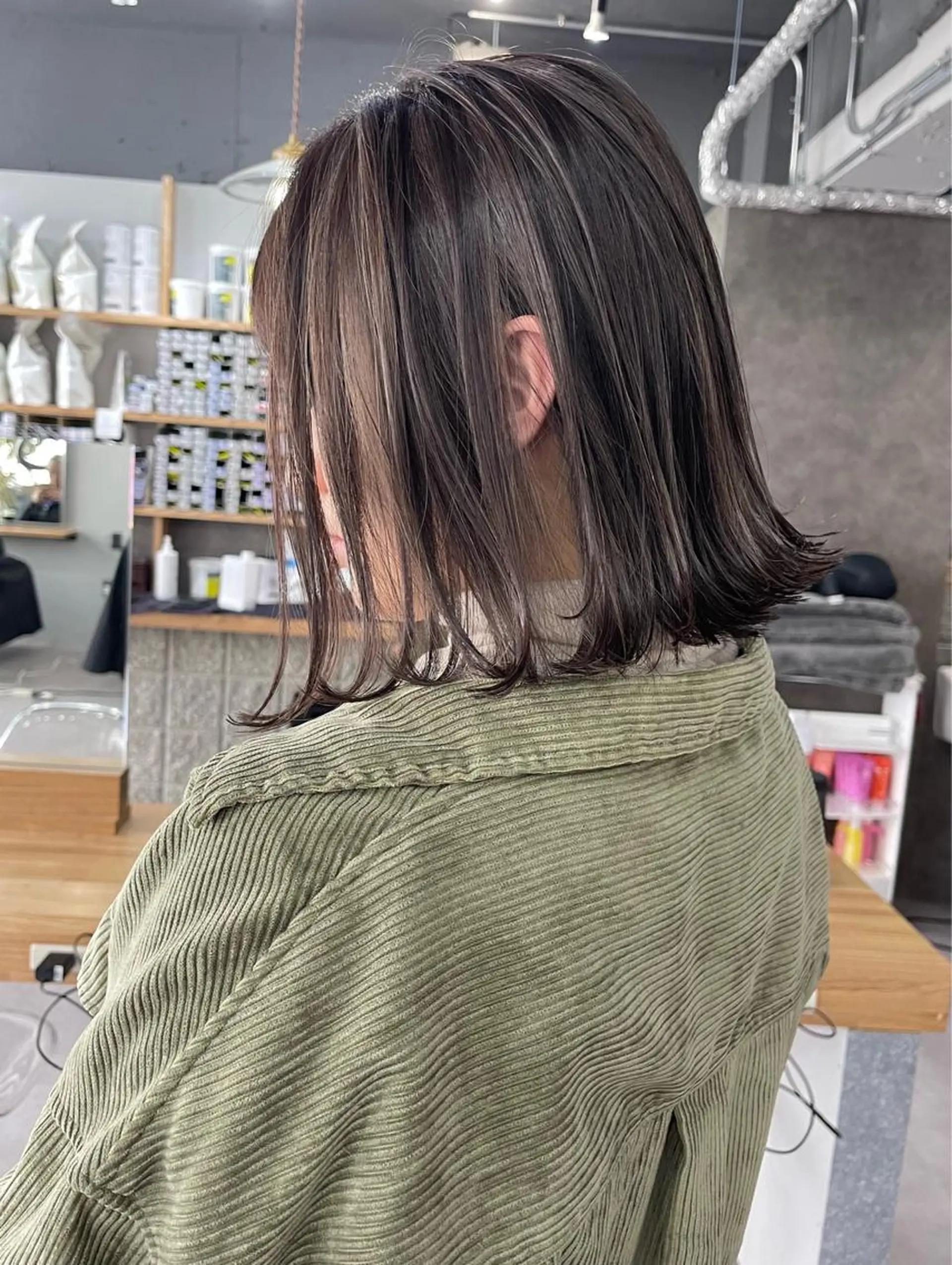 ミディアム カット ヘアカラー トリートメント 倉辻 香奈子のヘアスタイル