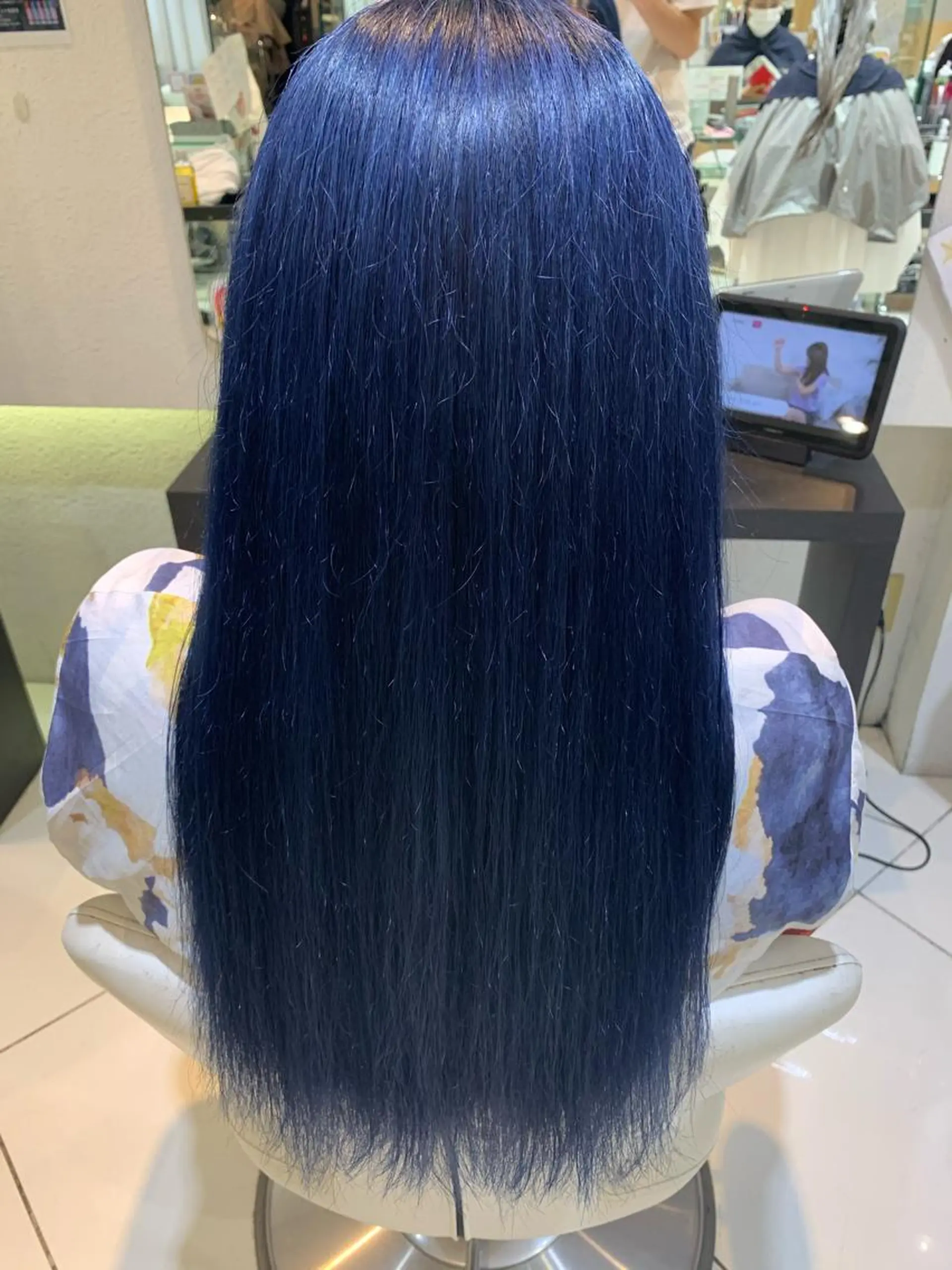 ロング カラー ブリーチ ブルーカラー ネイビーカラー 糟谷 慈英のヘアスタイル