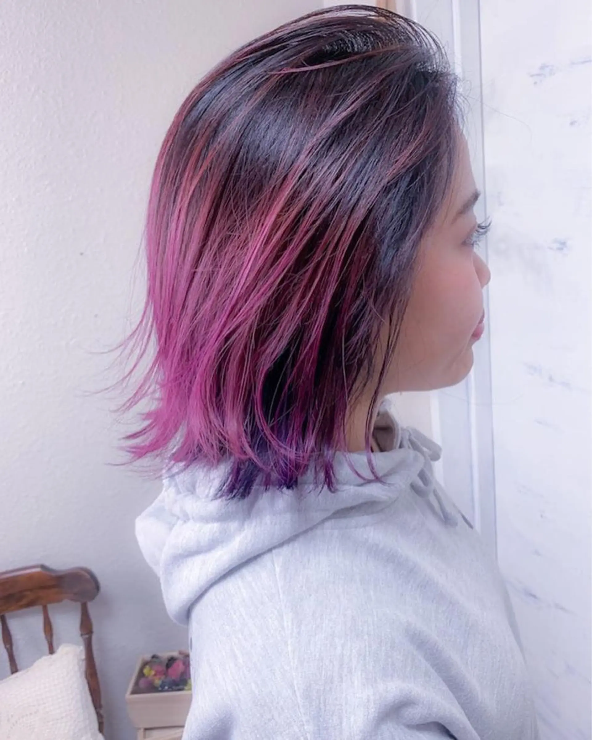 ショート カラー バレイヤージュ ブリーチ ブルーカラー グラデーションカラー レイヤーカット ヘアカラー BOX mico.のヘアスタイル