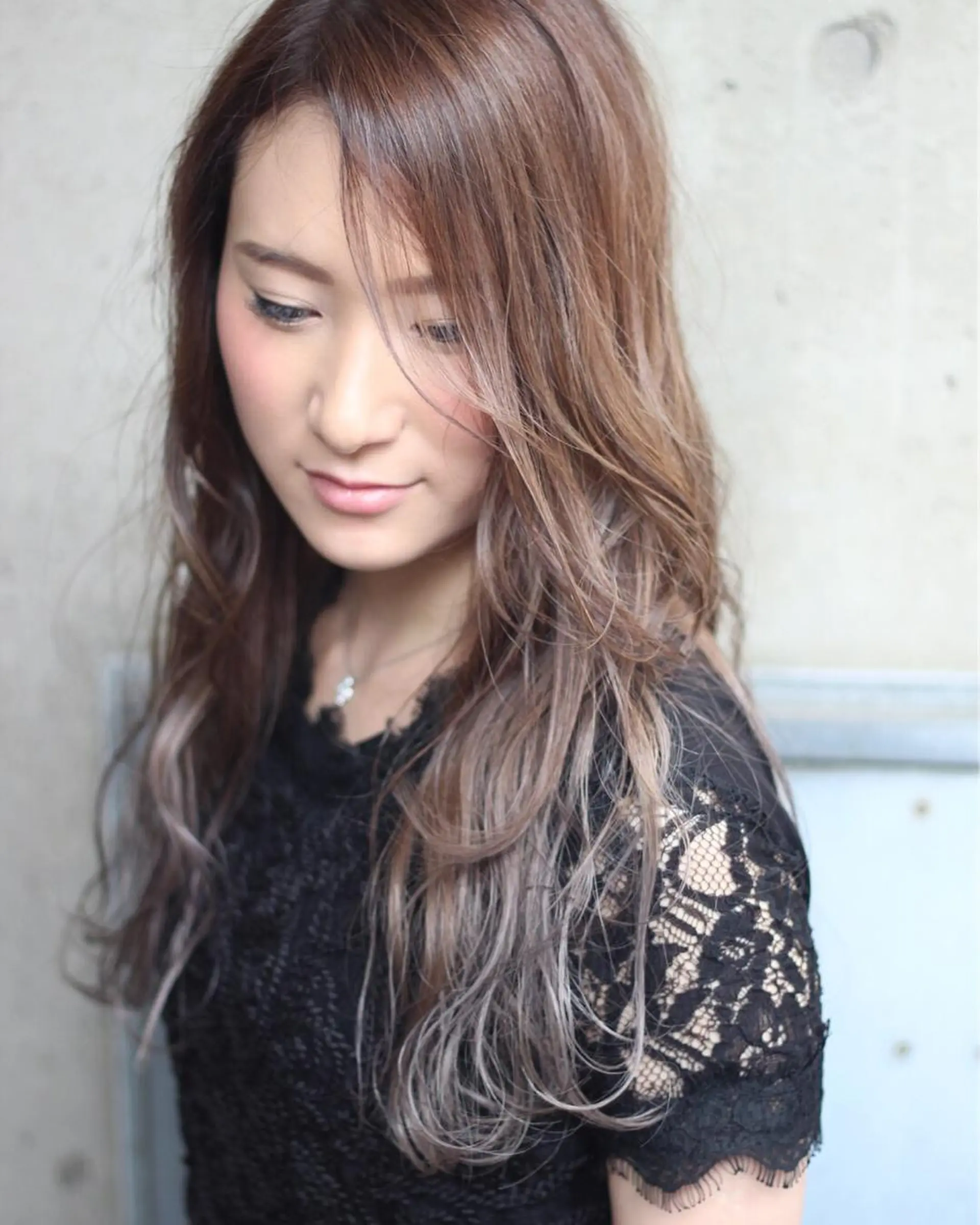 ロング カラー パーマ シルバー ヘアカラー トリートメント 成松 勇治のヘアスタイル