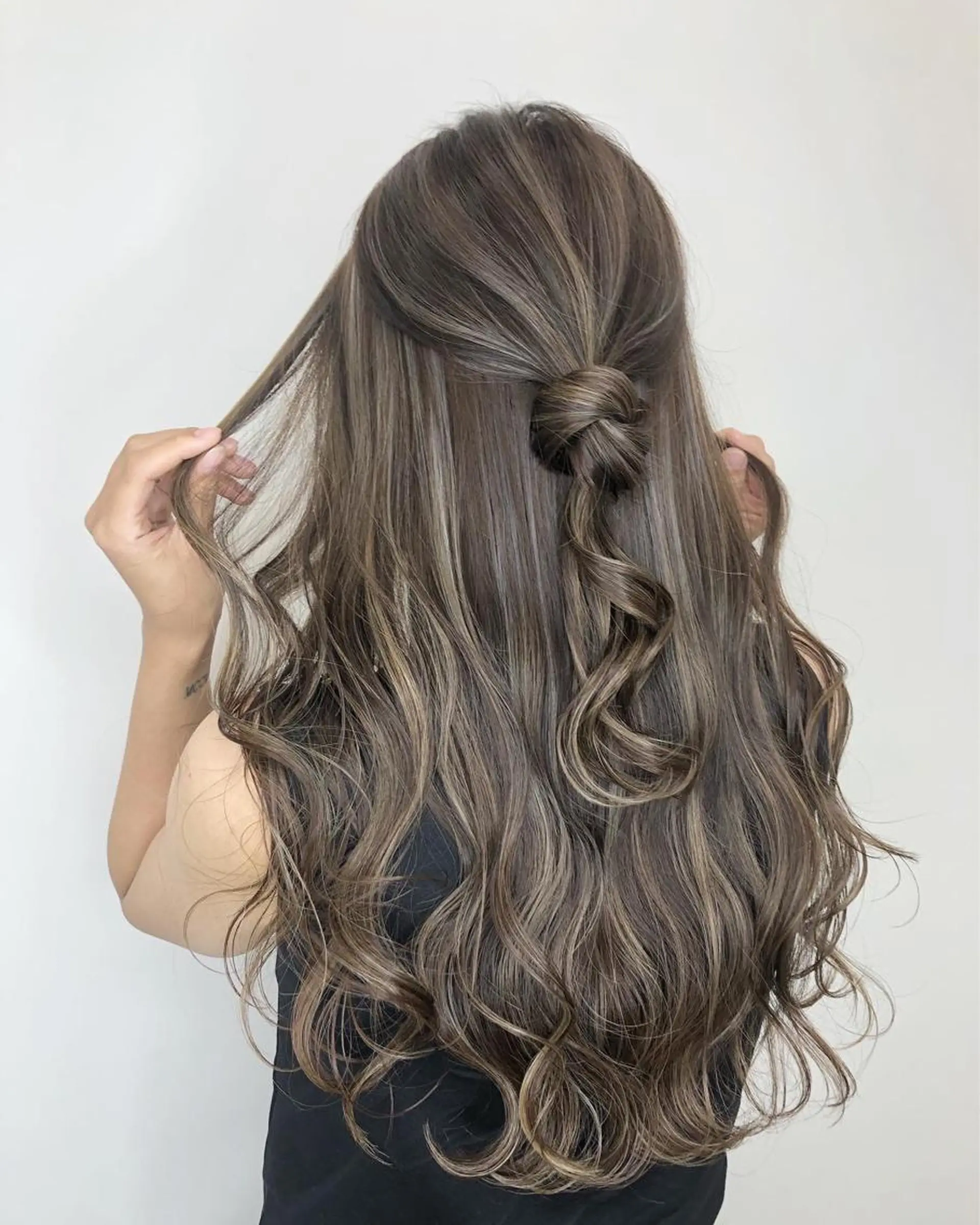 ロング 手島 カミラのヘアスタイル