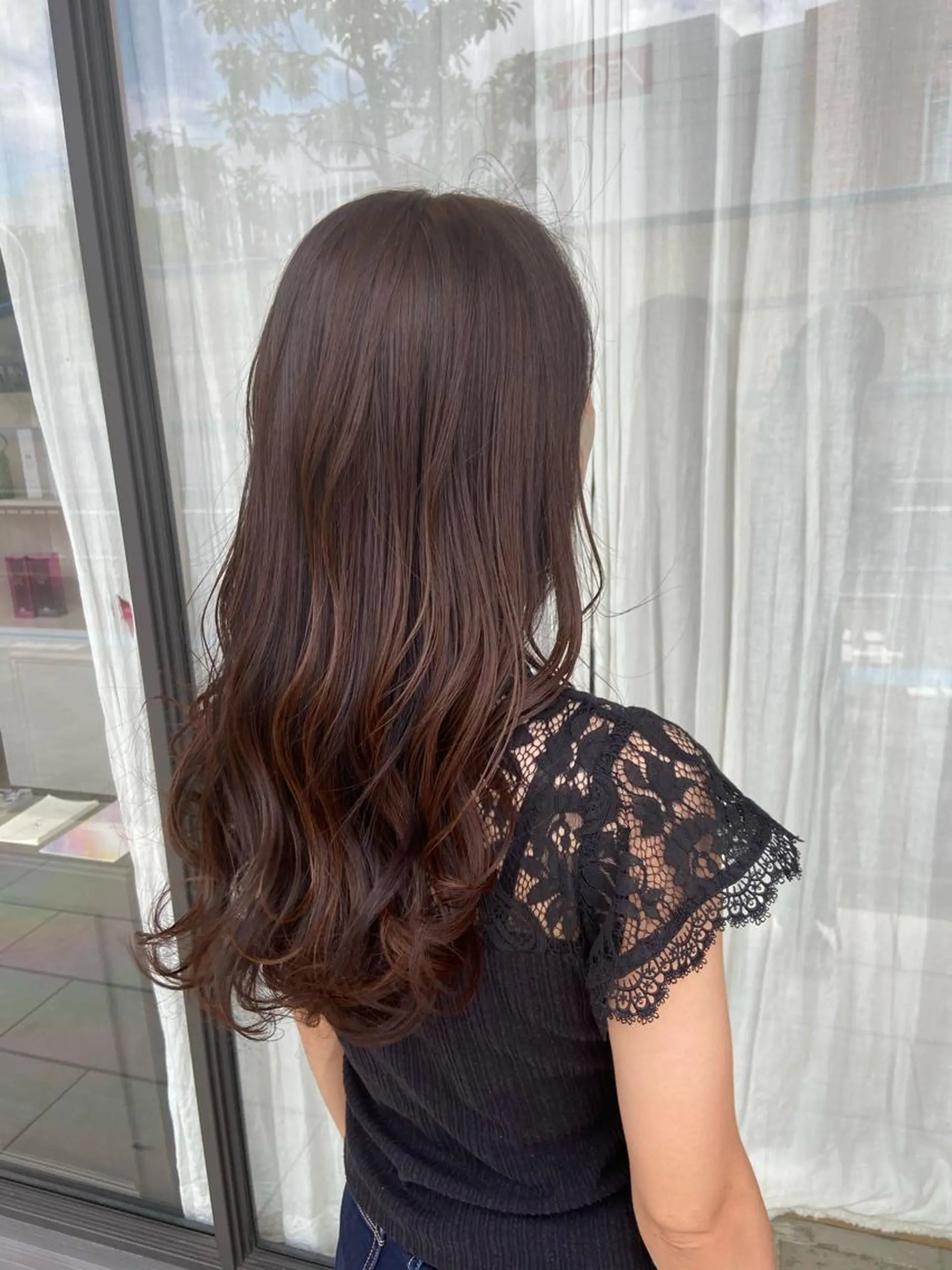 ミディアム 峯 志帆のヘアスタイル