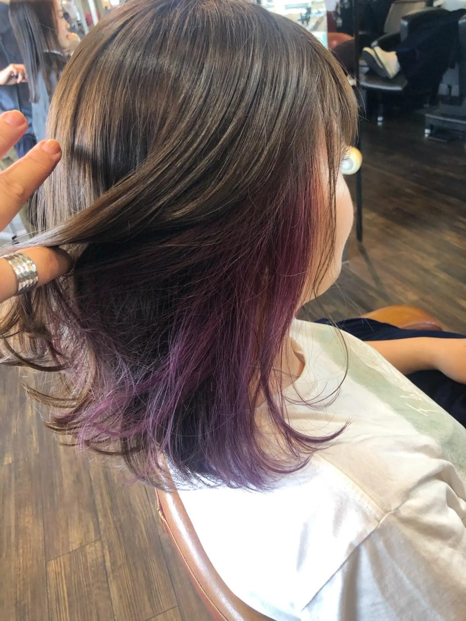 ミディアム カラー パープルカラー 西本 夏美のヘアスタイル