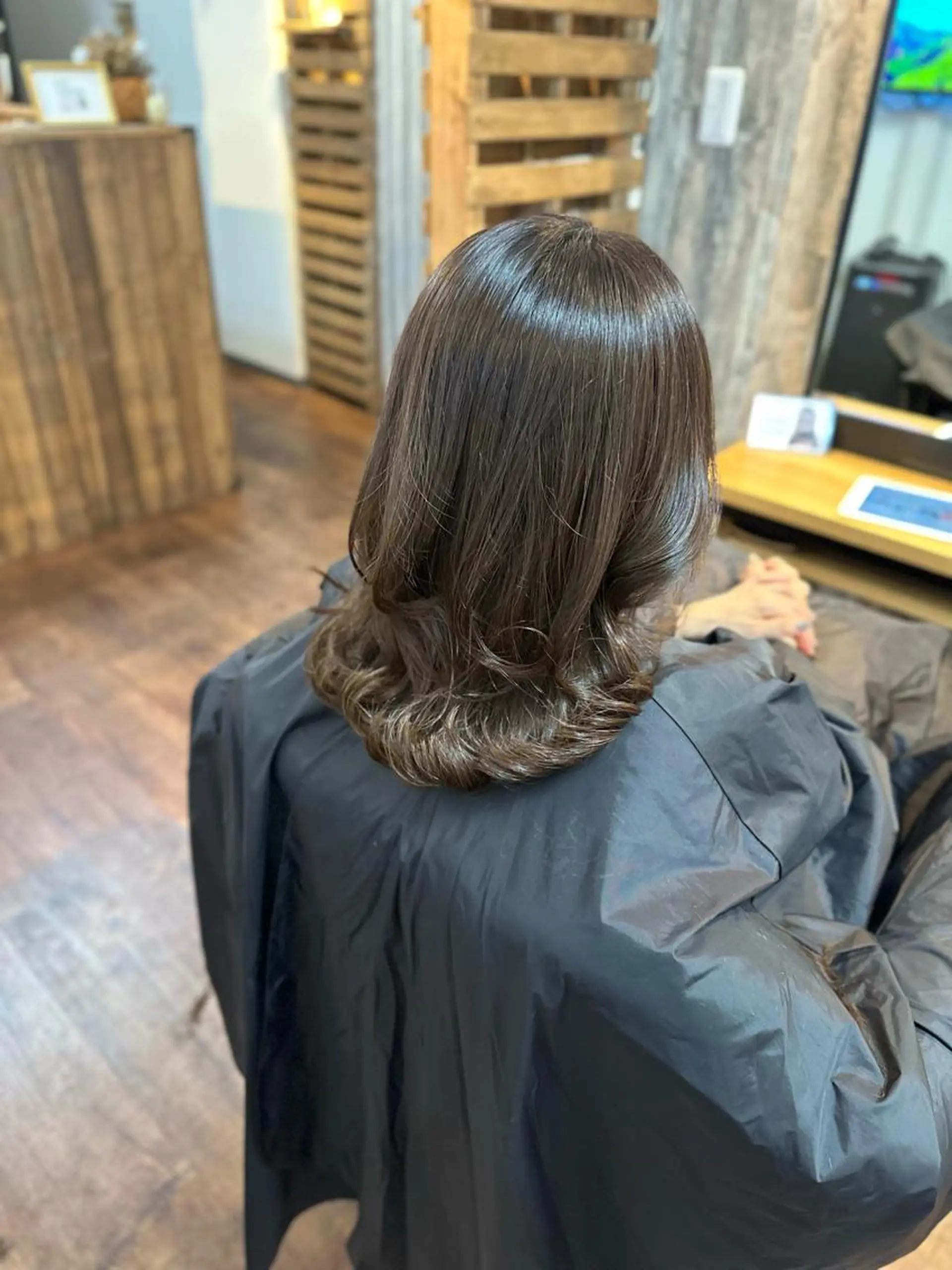 セミロング カラー グレージュ Luzir⭐︎ GEN⭐︎のヘアスタイル