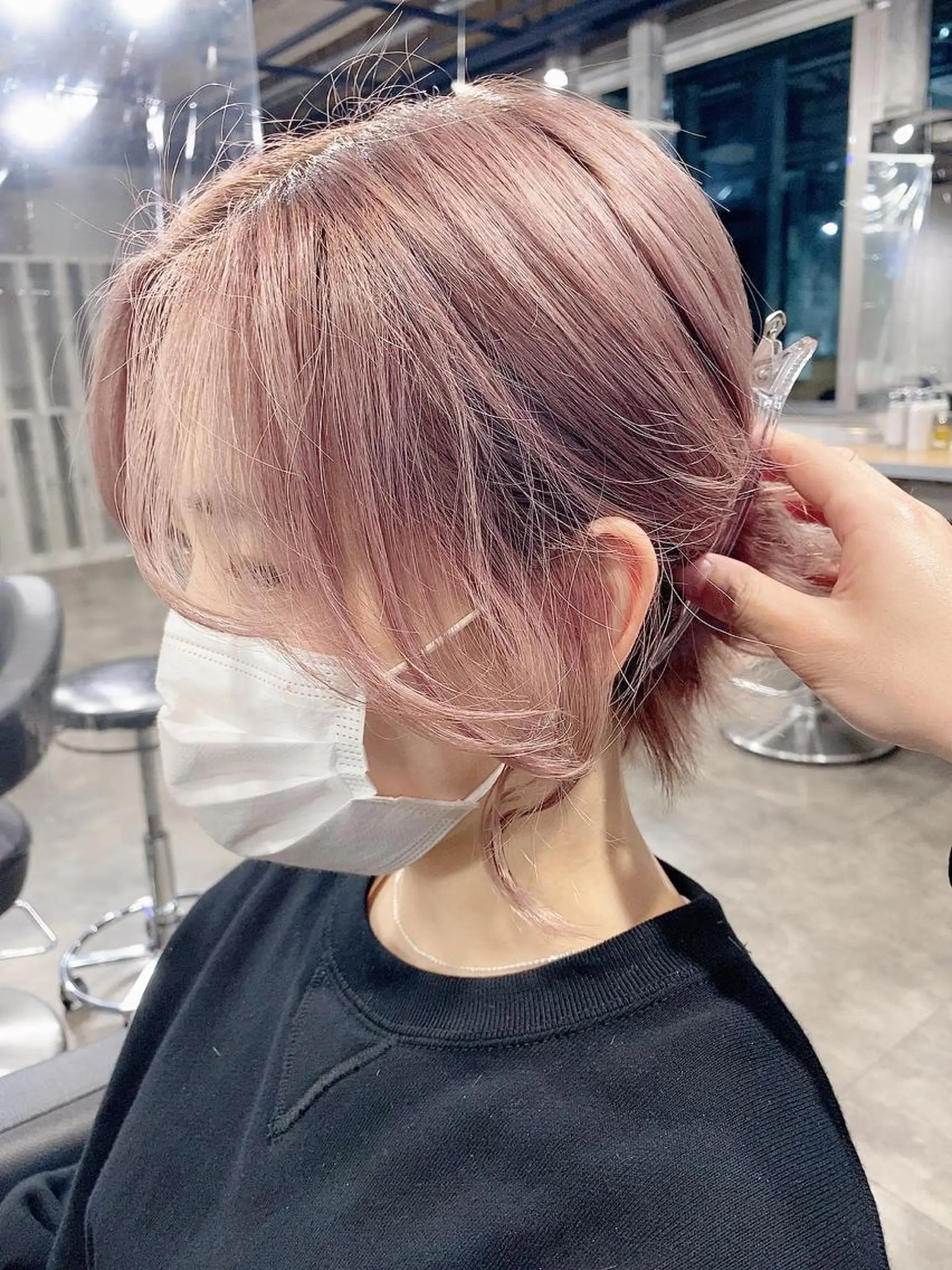 ミディアム カラー ヘアアレンジ ポニーテール 顔周りカット 韓国風ヘア レイヤーカット おくれ毛 韓国/トレンド レイヤー【101】のヘアスタイル