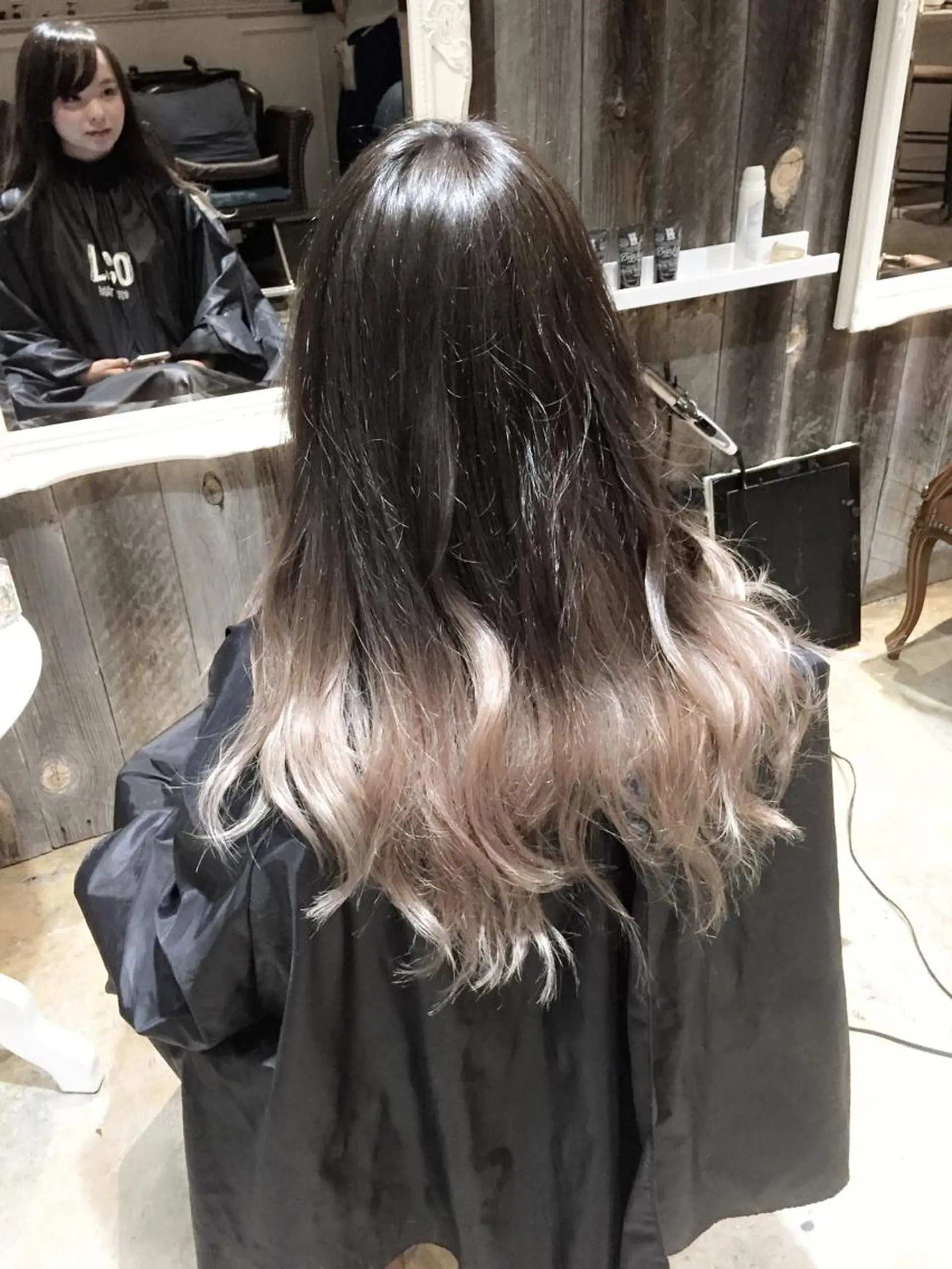 セミロング ロング カラー パーマ ブリーチ グラデーションカラー メンズハイトーン メンズバレイヤージュのヘアスタイル