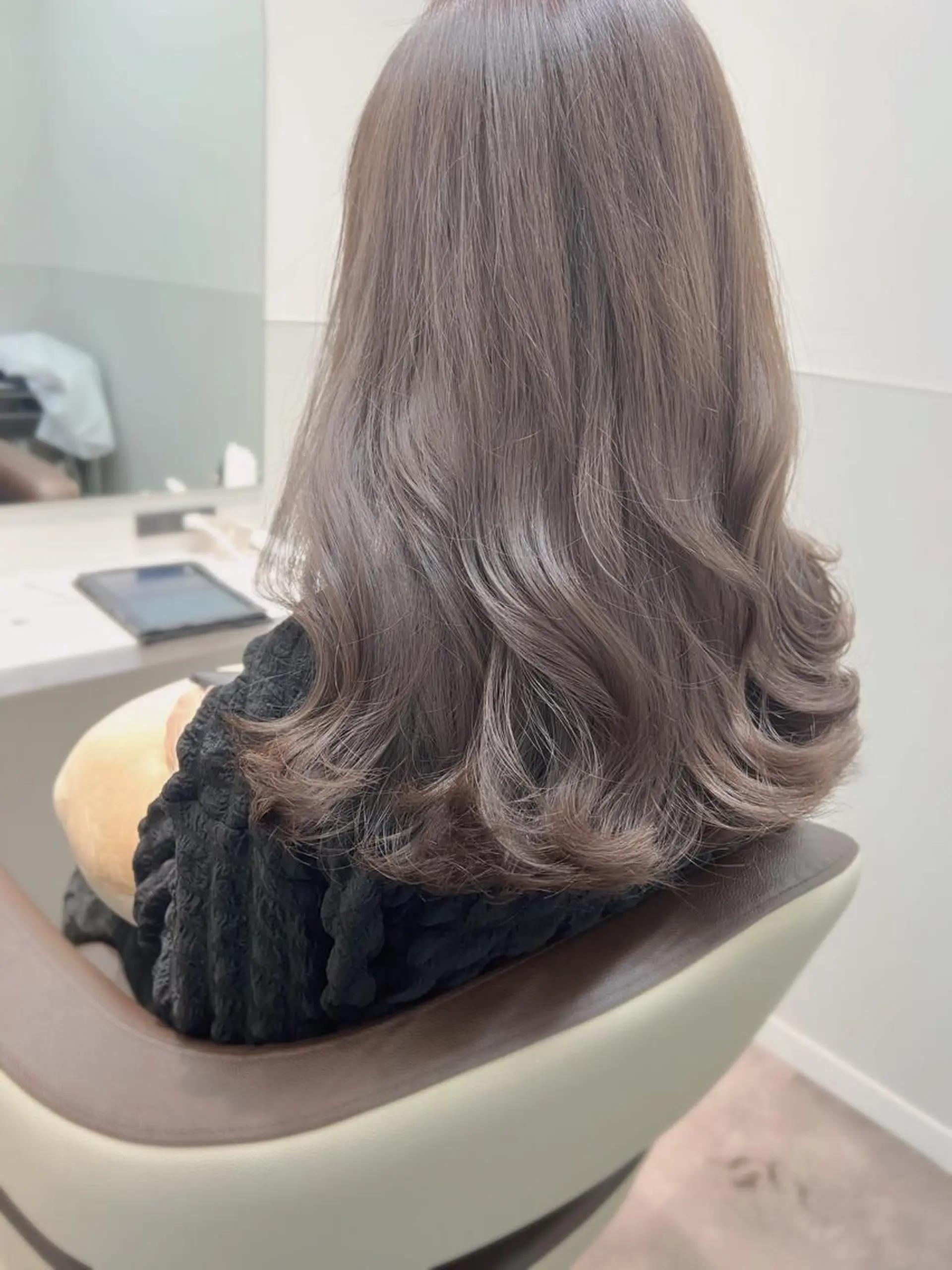 セミロング カラー ヘアアレンジ グレージュ ラベンダーカラー ラベンダーグレージュ ラベンダーグレー 韓国モテhair🍑 momoのヘアスタイル