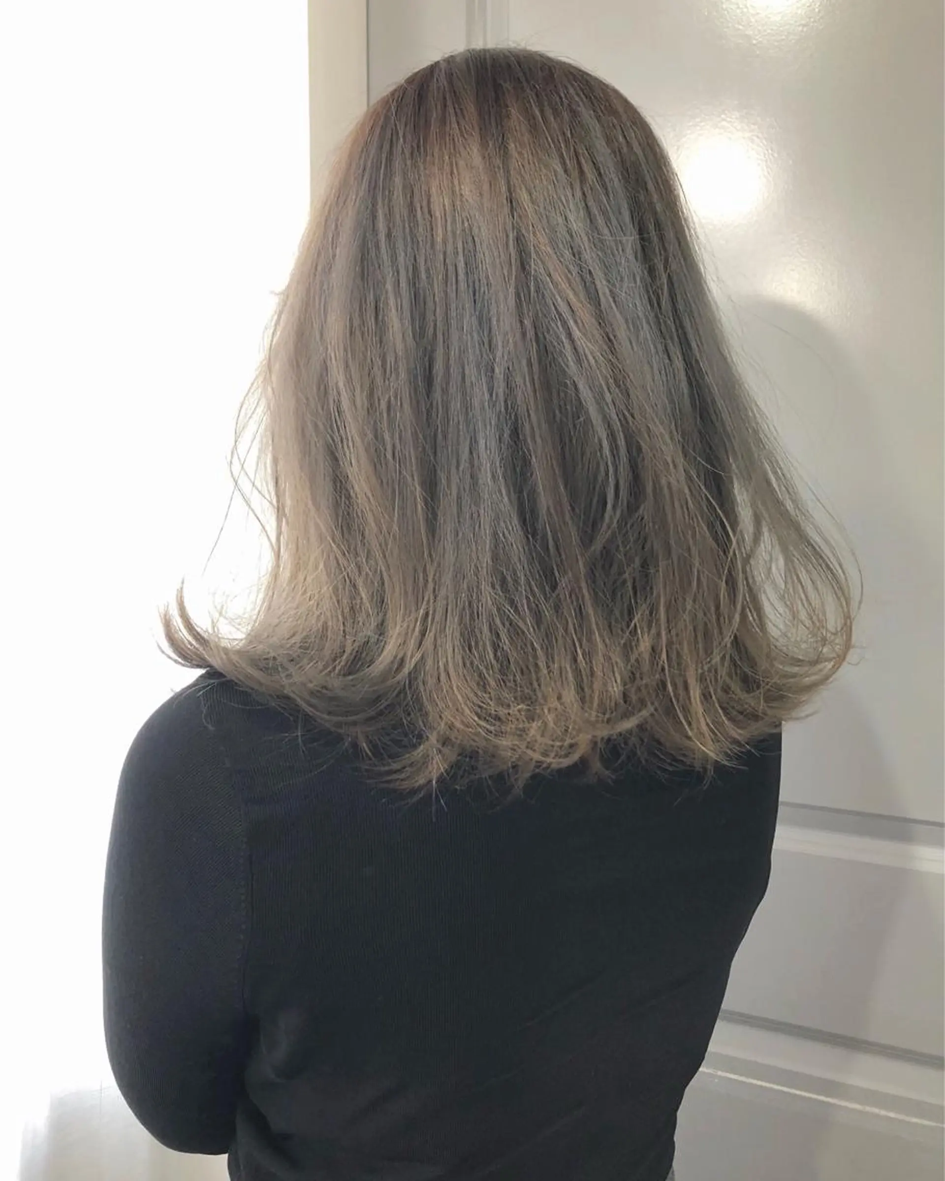 セミロング カラー ブリーチ ケアブリーチ グレージュ Pia hair Design Yakuin所属・Pia ツボイ ケイタのヘアスタイル