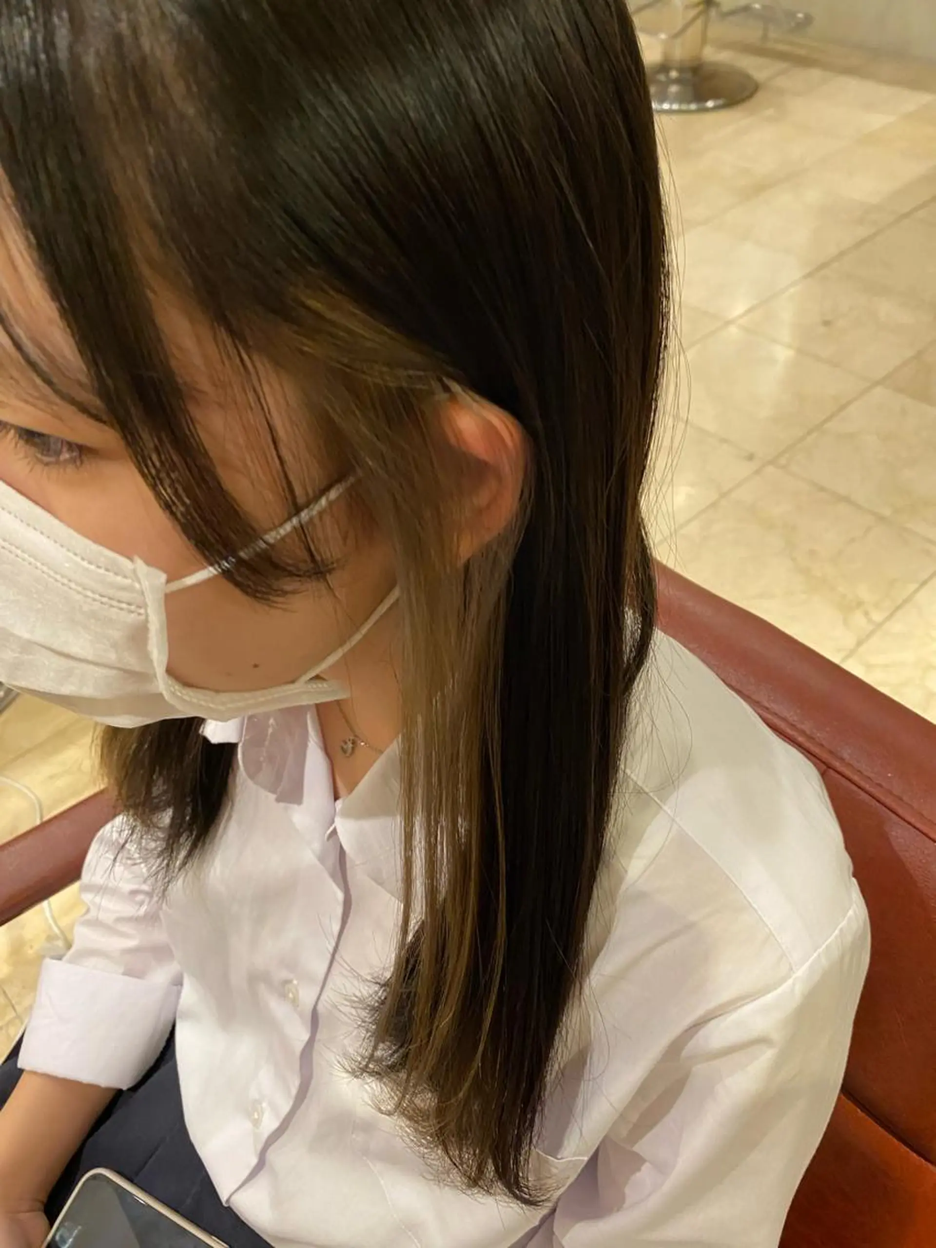セミロング カラー ベージュカラー イヤリングカラー 安澤 彩奈のヘアスタイル