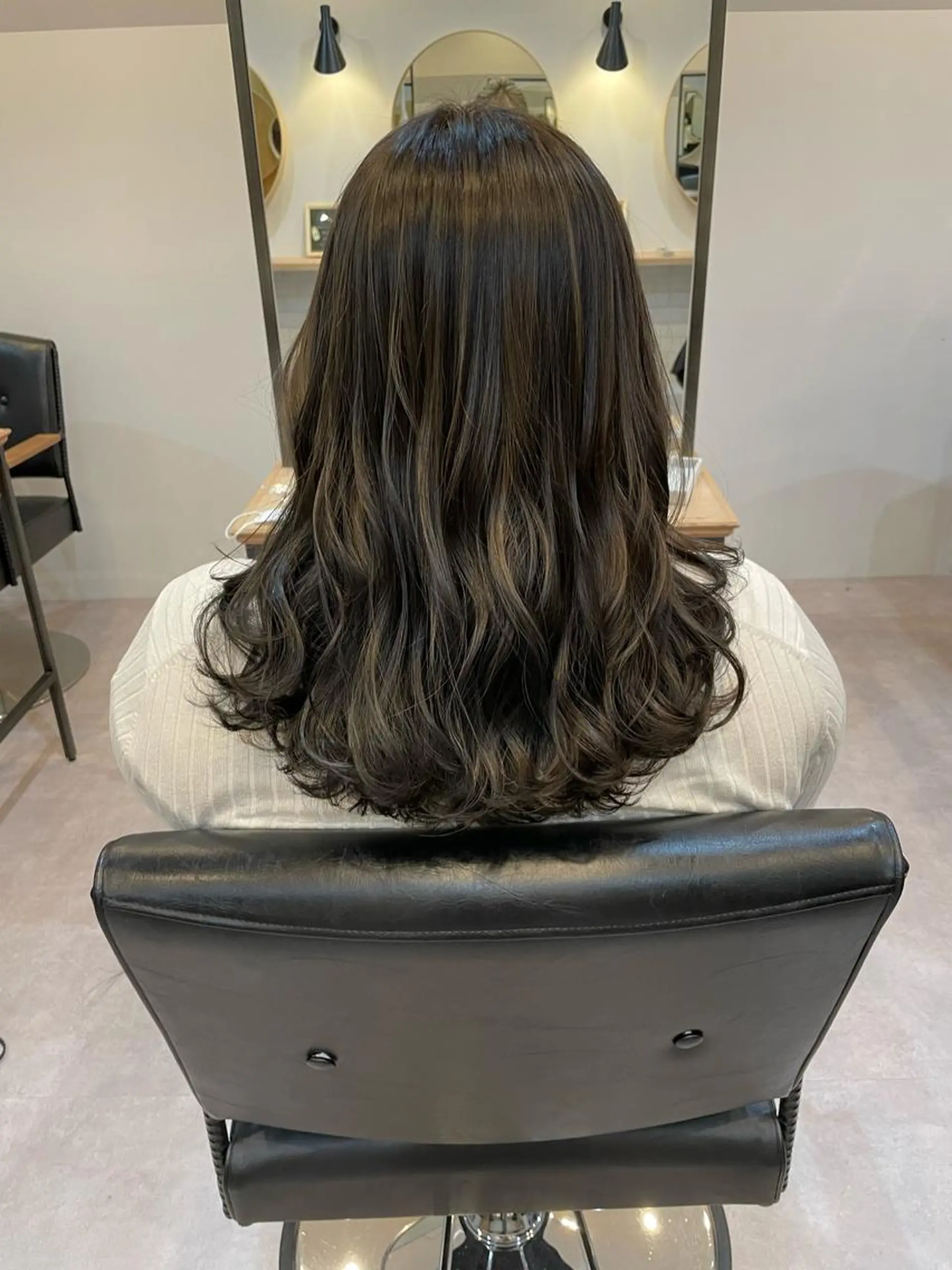 セミロング カラー akane .のヘアスタイル