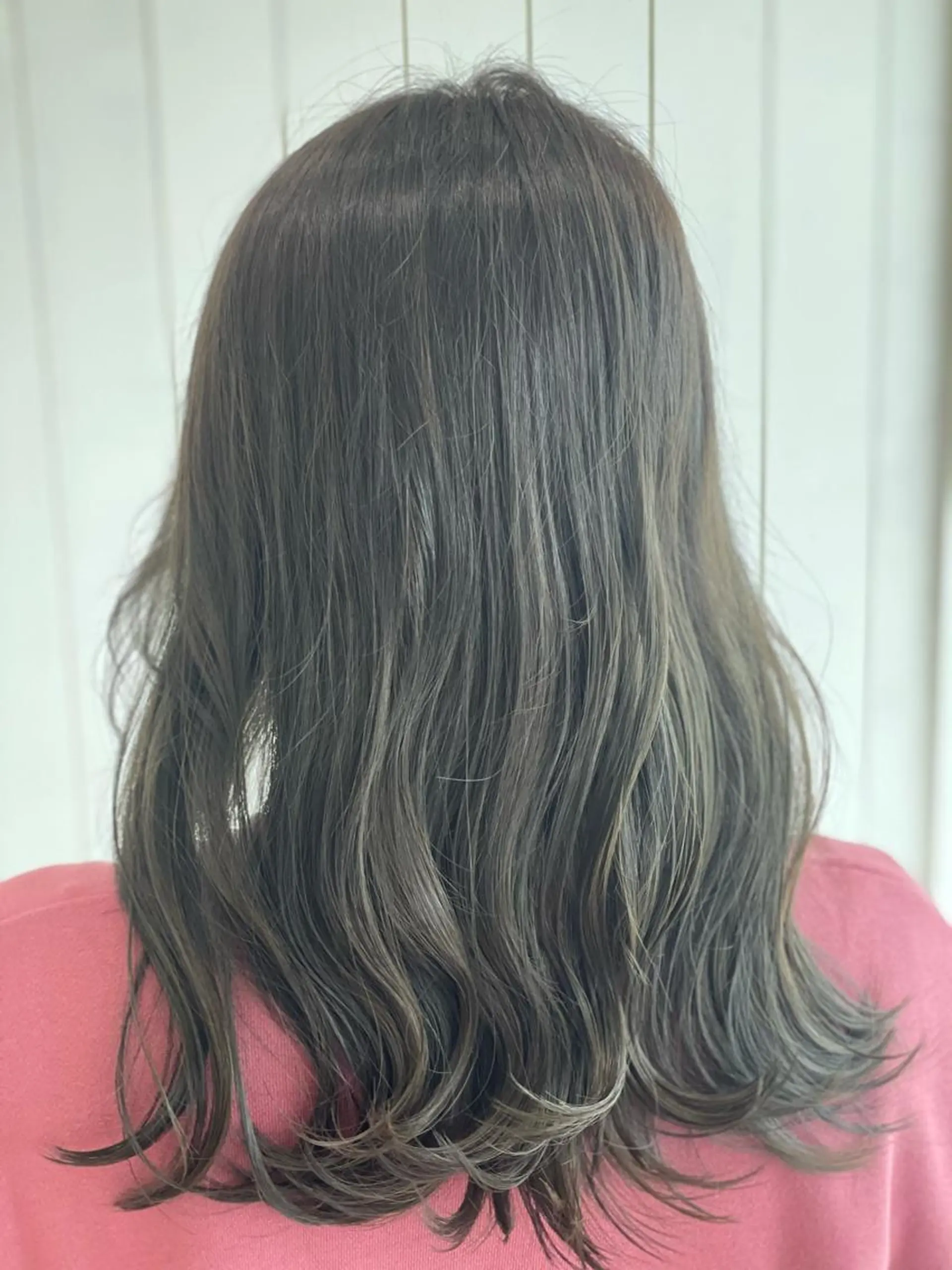 ロング カラー グラデーションカラー グレージュ ハイライトカラー カーキグレージュ ハイライト Snaly カラー特化ページのヘアスタイル