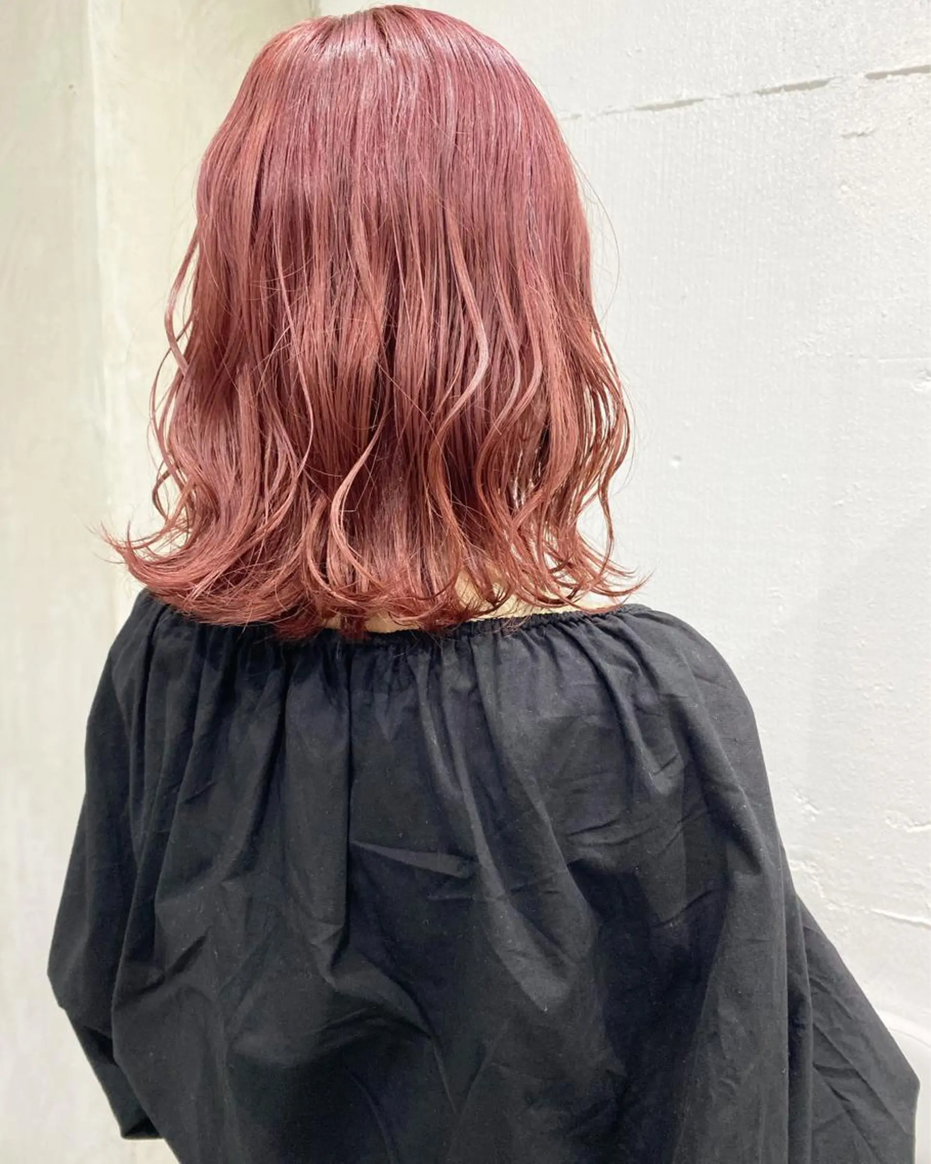 ミディアム カラー ヘアアレンジ 切りっぱなしボブ ミディアムパーマ アッシュ アッシュグレー バレイヤージュ ササキカズマ〻透明感 〻色落ち〻赤み消しのヘアスタイル