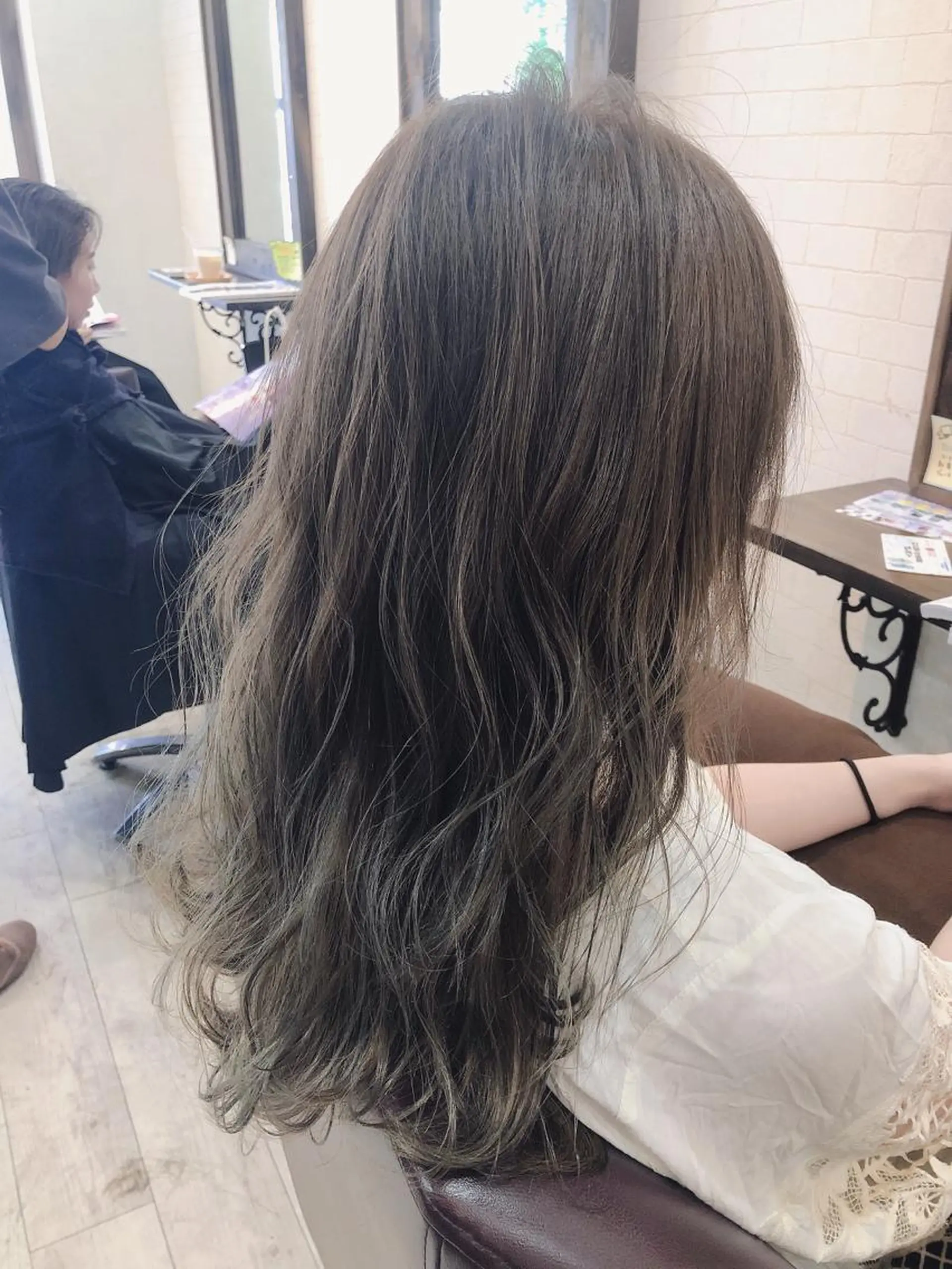 セミロング カラー グレージュ 小森 拓哉のヘアスタイル