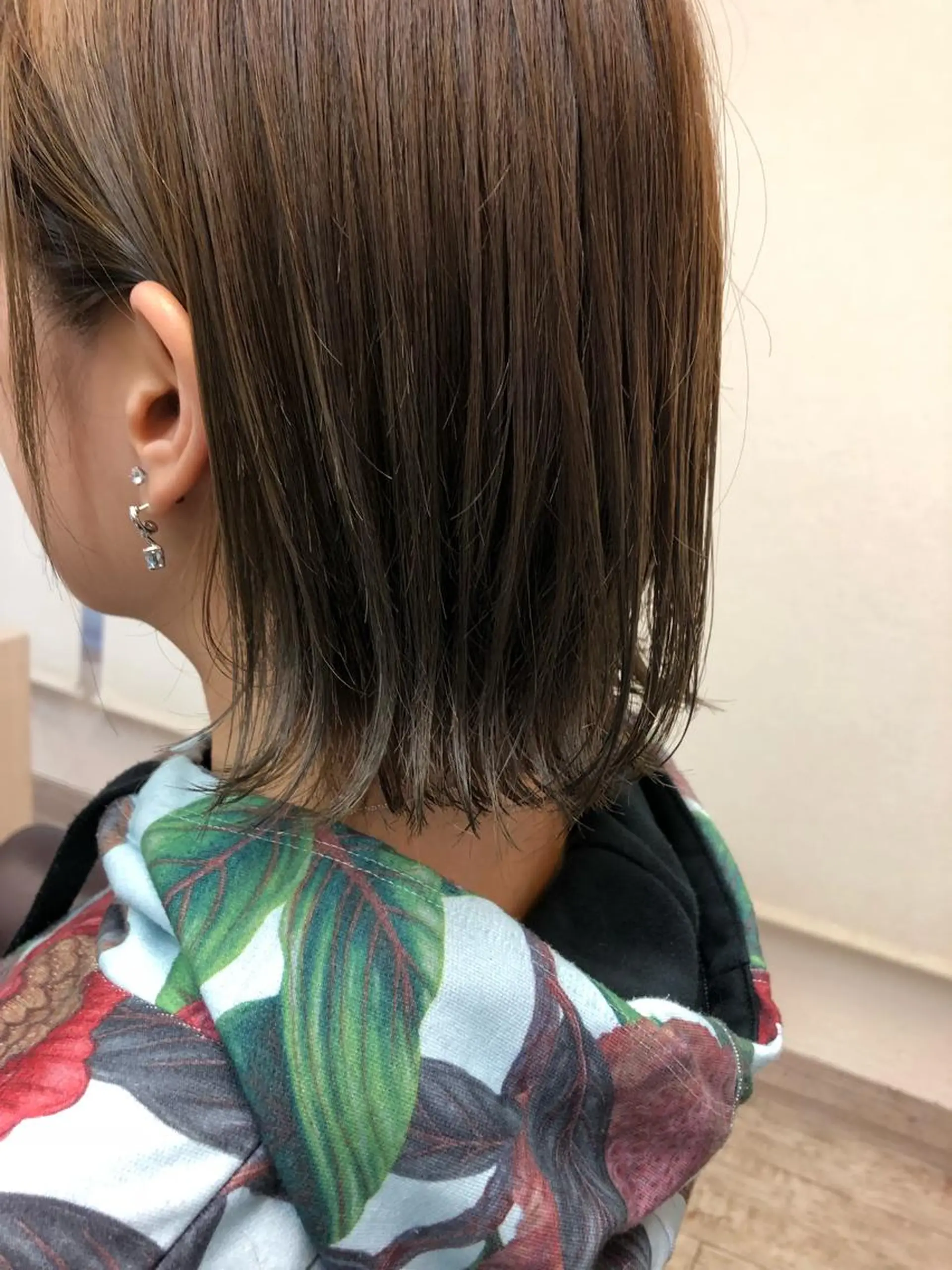 ショート カラー インナーカラー ボブ 外ハネヘア コグチ ヒカルのヘアスタイル