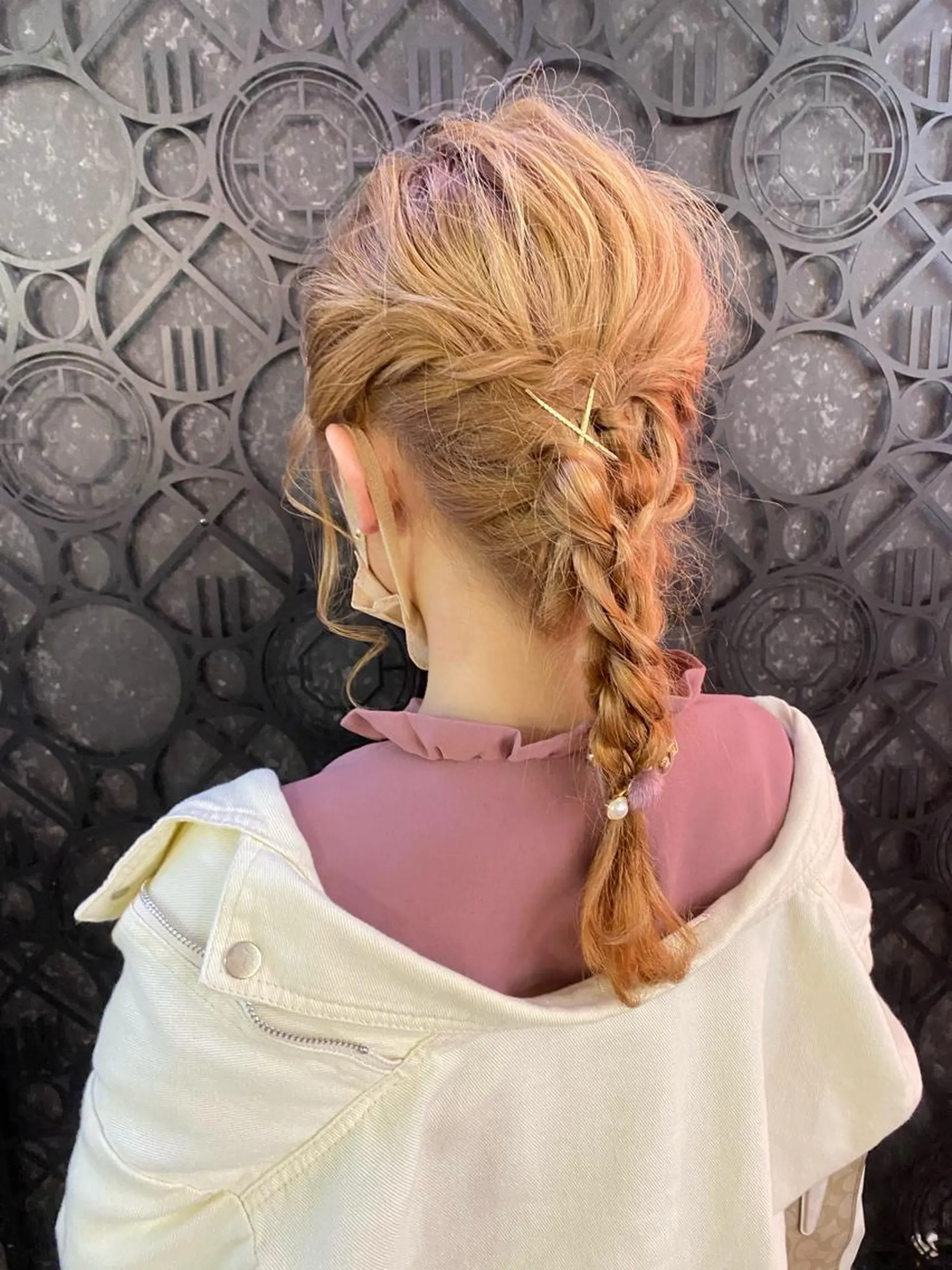 ロング カラー ヘアアレンジ アイブロウ ショートボブ 編み込みエクステ シールエクステ バレイヤージュ ベージュカラー LAVENDIA 初音のヘアスタイル