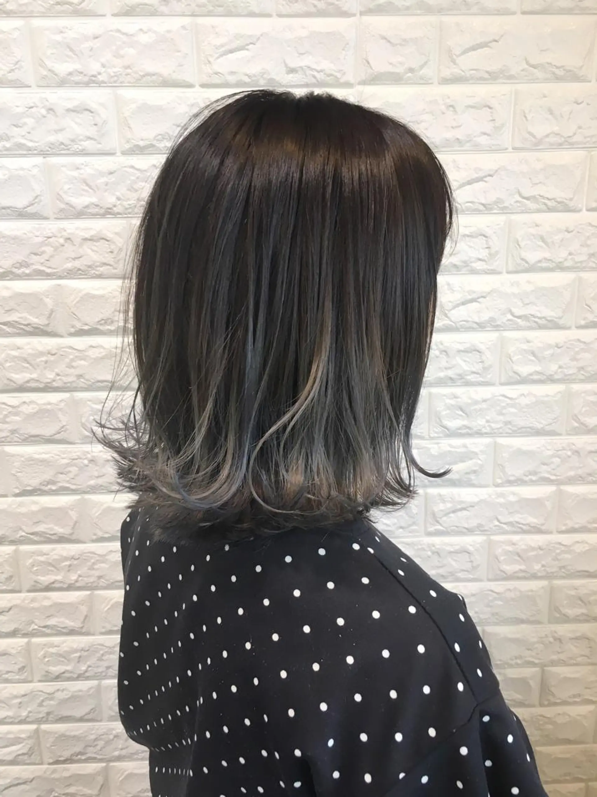 セミロング カラー ヘアアレンジ ダークグレー グラデーションカラー 🌿‬ ܸAir 透明感🌱西村知佳のヘアスタイル