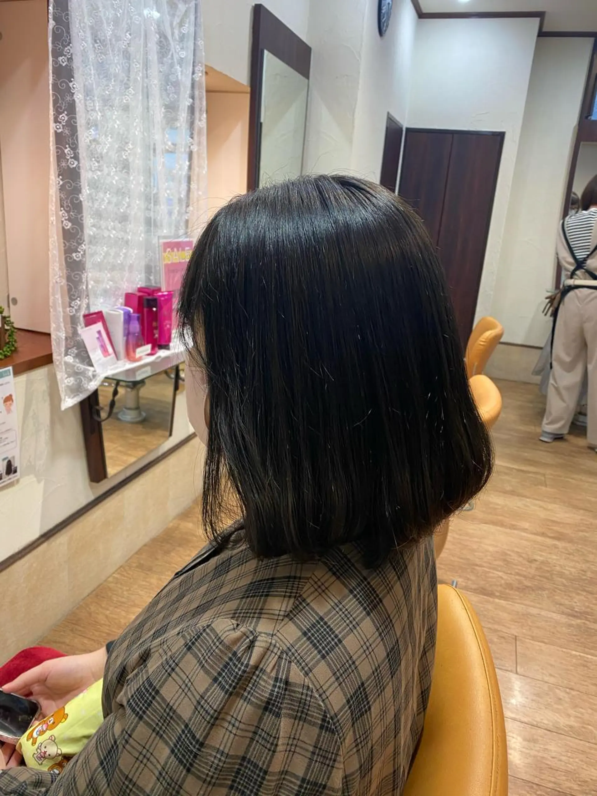 ミディアム カラー ブラウンカラー オリーブブラウン カット ヘアカラー トリートメント サプリームヘア 飯田みち瑠のヘアスタイル