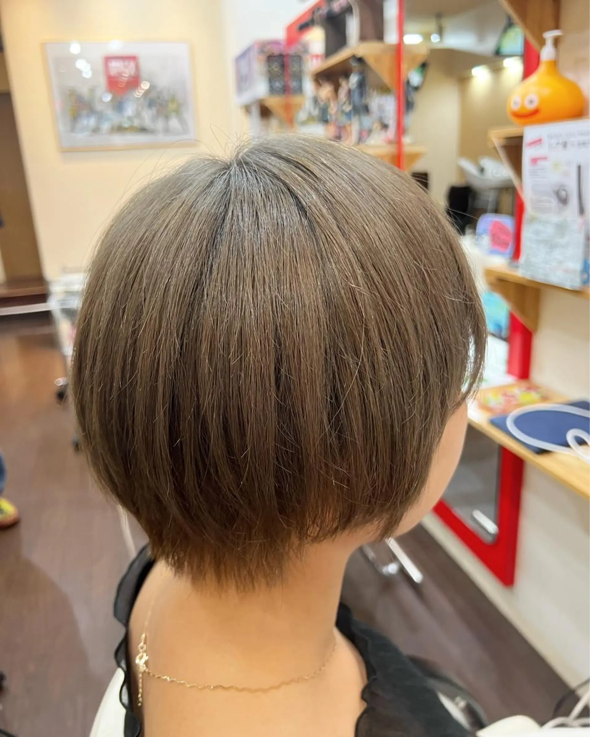 ショート カラー アッシュ ベージュカラー ヘアカラー まさき✂︎ブリーチ／ デザインカラーのヘアスタイル