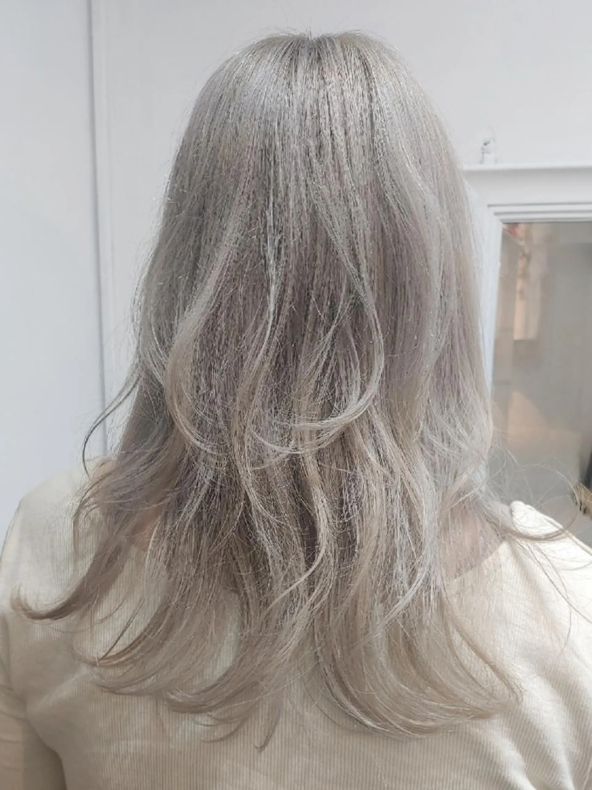 カラー セミロング ベージュカラー ブリーチ ホワイトベージュ 渋谷隠れ家サロン🌿 河原志帆のヘアスタイル