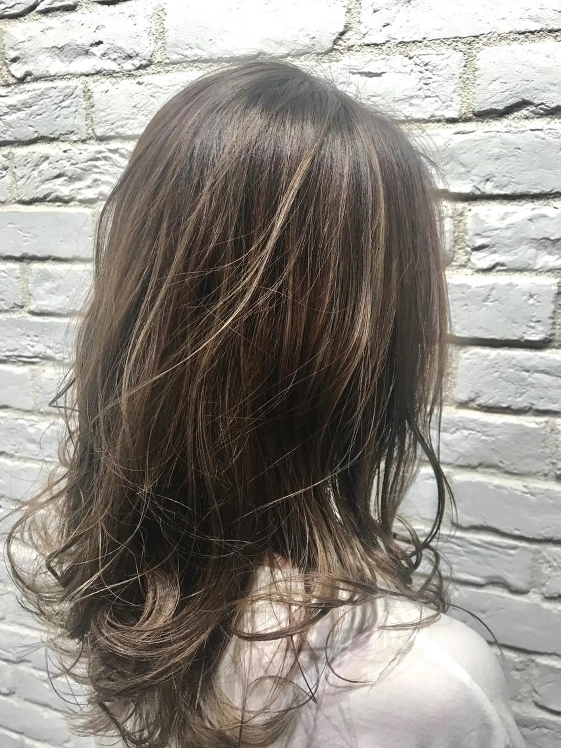 セミロング カラー UMEDA FIGAROのヘアスタイル